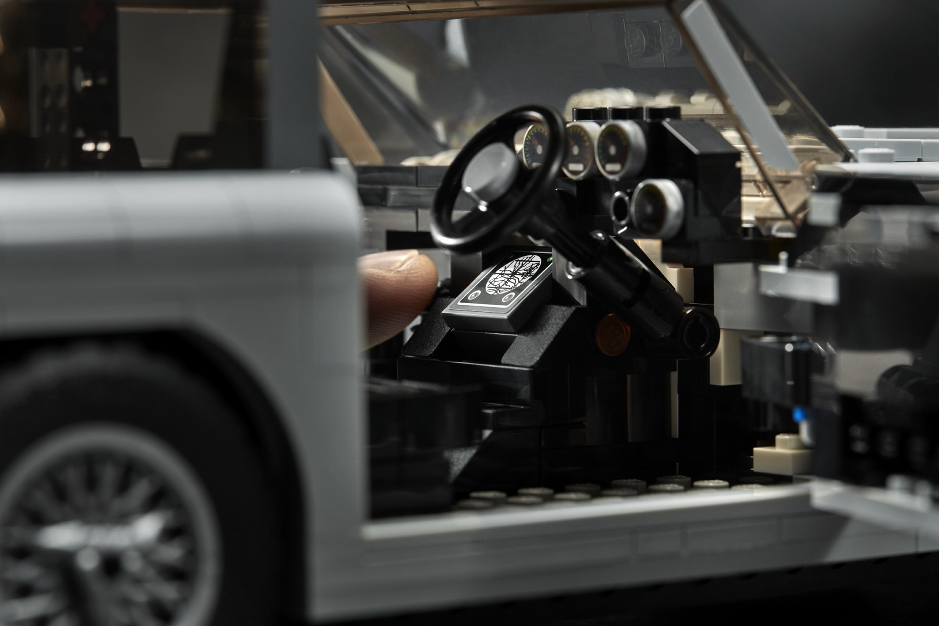 LEG0-Aston-Martin-DB5-55 LEGO’s James Bond Aston Martin DB5 Has A Working Ejector Seat