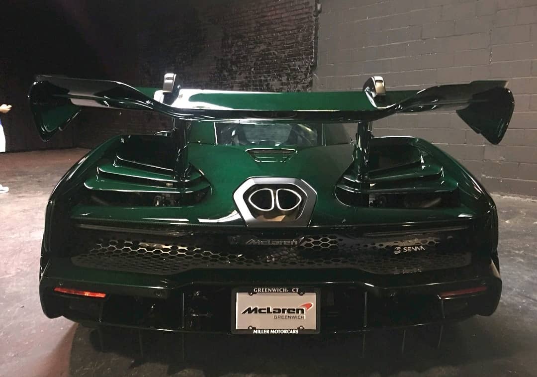 First McLaren Senna Delivered In North America Is Covered In Green Carbon Fiber