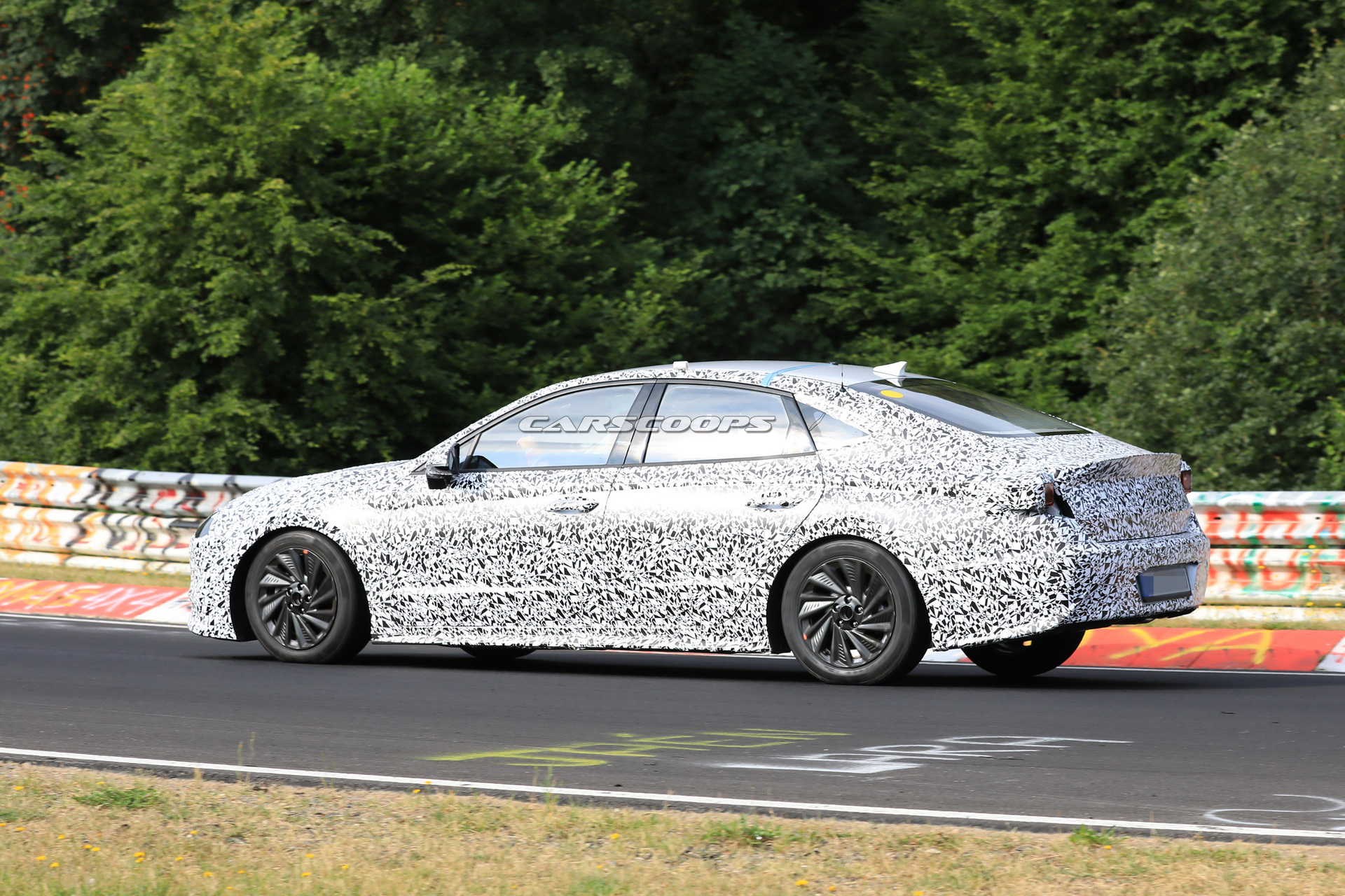 hyundai-sonata-i40-spy-first-time-26 All-New 2019 Hyundai i40 Spied With Sharper Looks, Could Preview Next Sonata Too