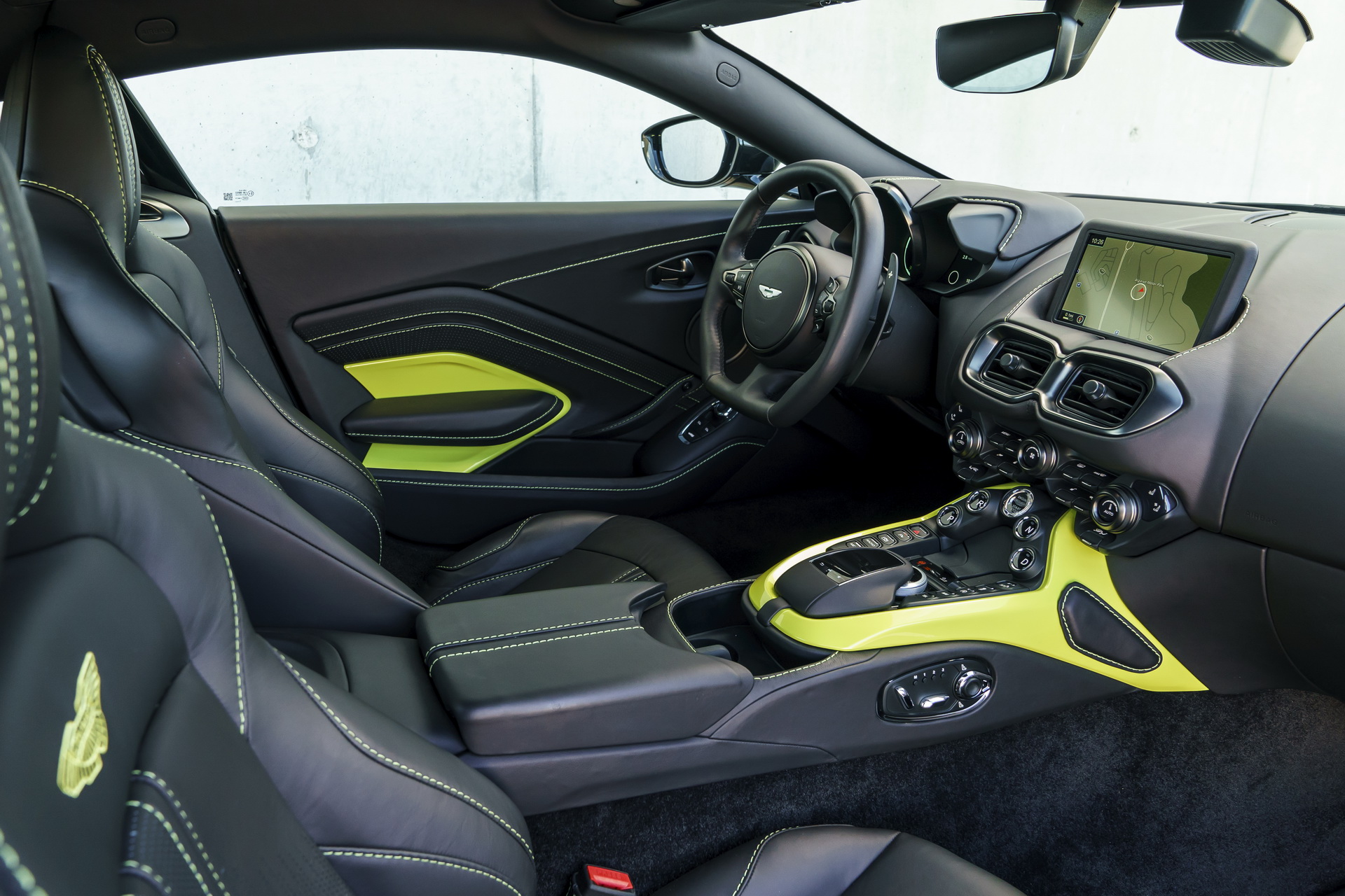 Aston_Martin_V8_Vantage_AML_1_12 Aston Martin To Introduce Manual Vantage This Time Next Year