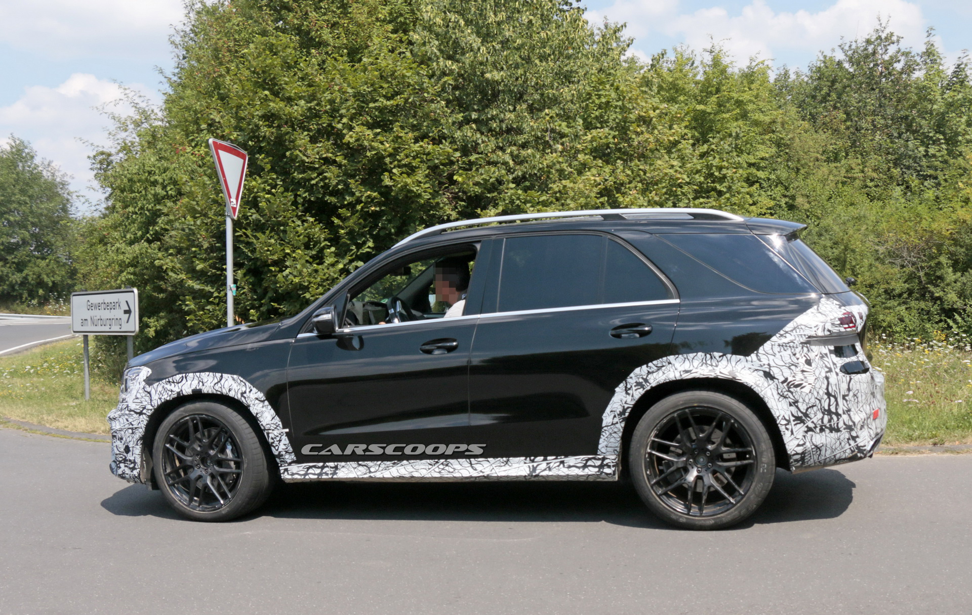 mercedes-amg-gle63-spy-less-camo-25 2019 Mercedes-AMG GLE 63 Sheds Most Of Its Camo To Reveal Familiar Look