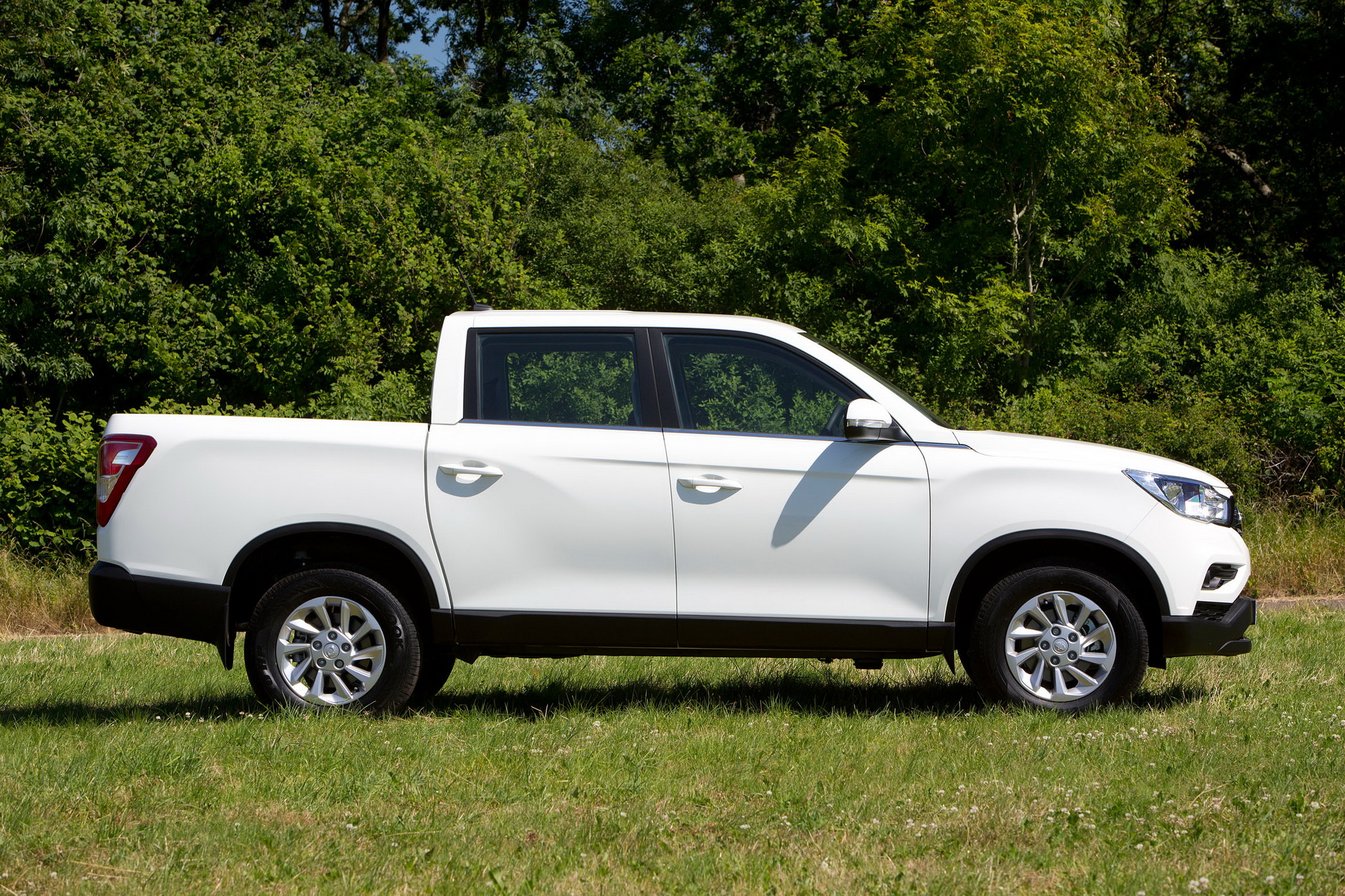 Ssangyong-Musso--Pickup-08 New Ssangyong Musso Pickup Priced From £19,995* In The UK