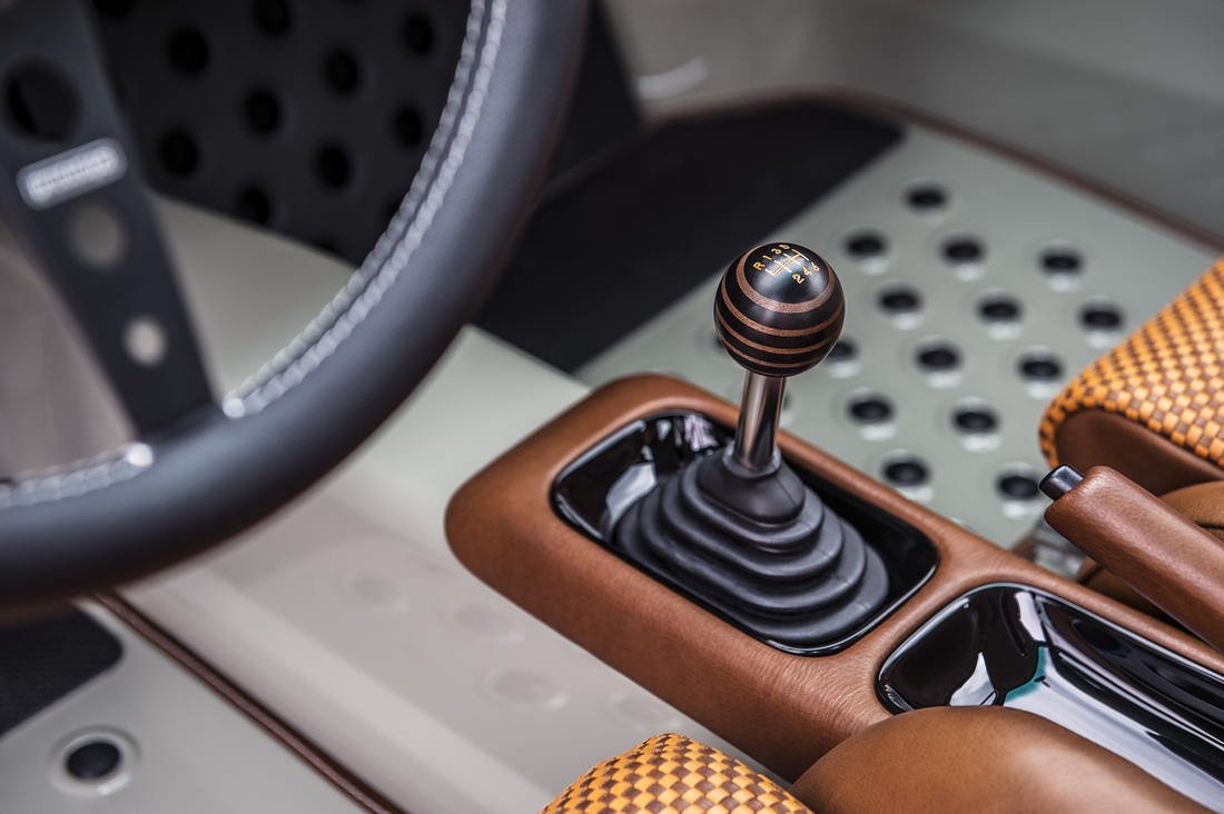 40-singer-911-atlanta-1100x732 Start Your Week Off Right With 100+ Photos Of Singer Porsche Porn