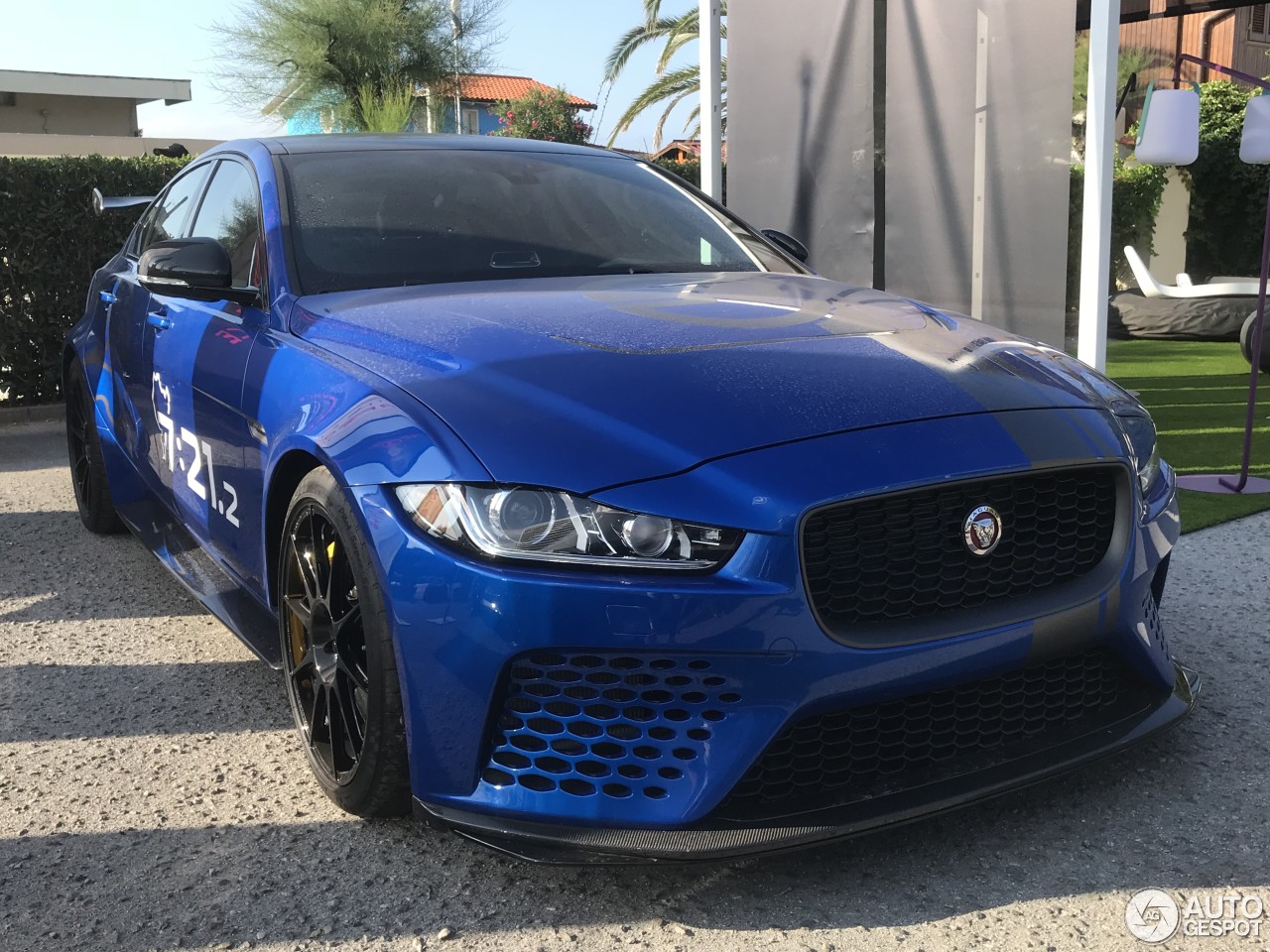 jaguar-xe-svproject-8-spotted-public-10 Jaguar XE SV Project 8 Spotted In Small Town In Tuscany