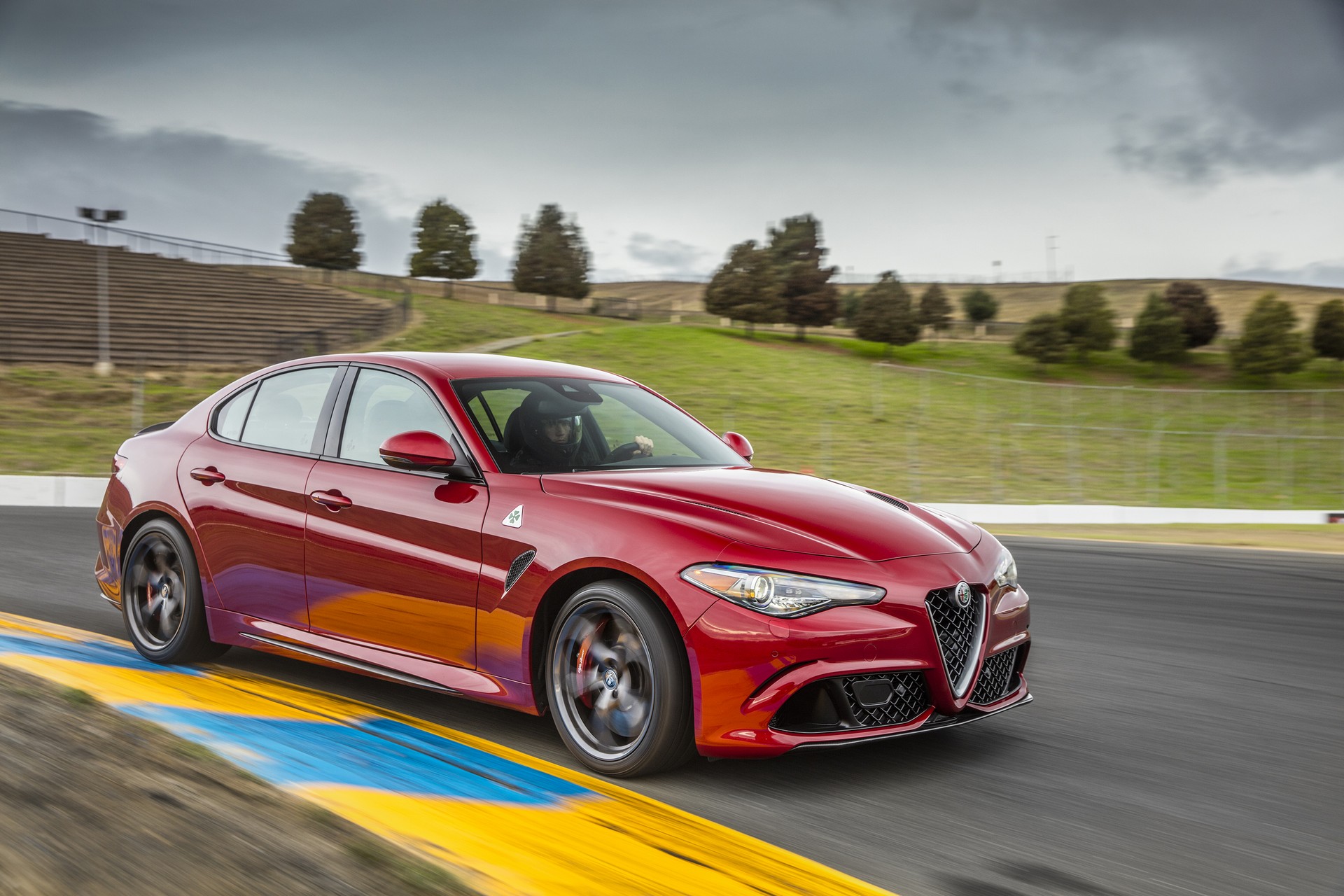 2019-Alfa-Romeo-Giulia-68 2019 Alfa Romeo Giulia Gains New Styling Packages, Additional Equipment