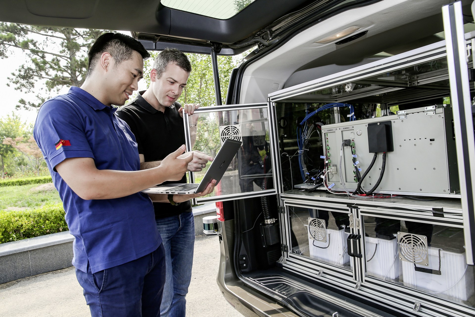 Mercedes-Autonomous-Prototype-2 Watch Out Waymo, Mercedes To Test Level 4 Semi-Autonomous Van In China