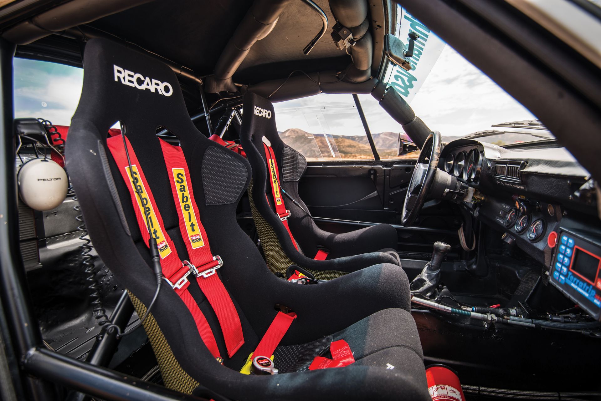 1985-Porsche-959-Paris-Dakar-Auction-11 Porsche 959 Paris-Dakar Expected To Fetch Over $3 Million