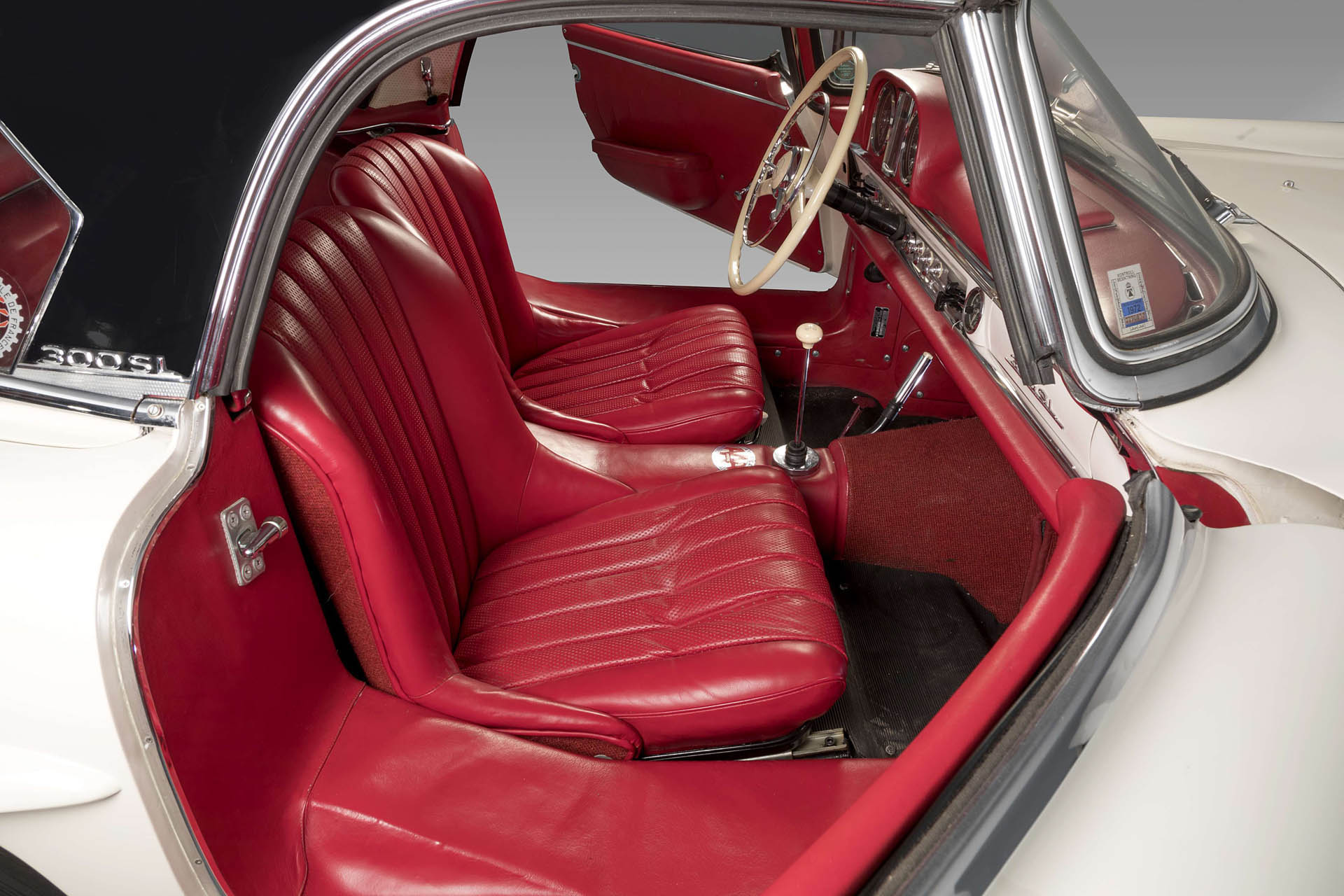 1963-Mercedes-Benz-300-SL-Roadster_12 This Factory-Fresh Mercedes 300 SL Doubled Its Estimate To Set A New World Record