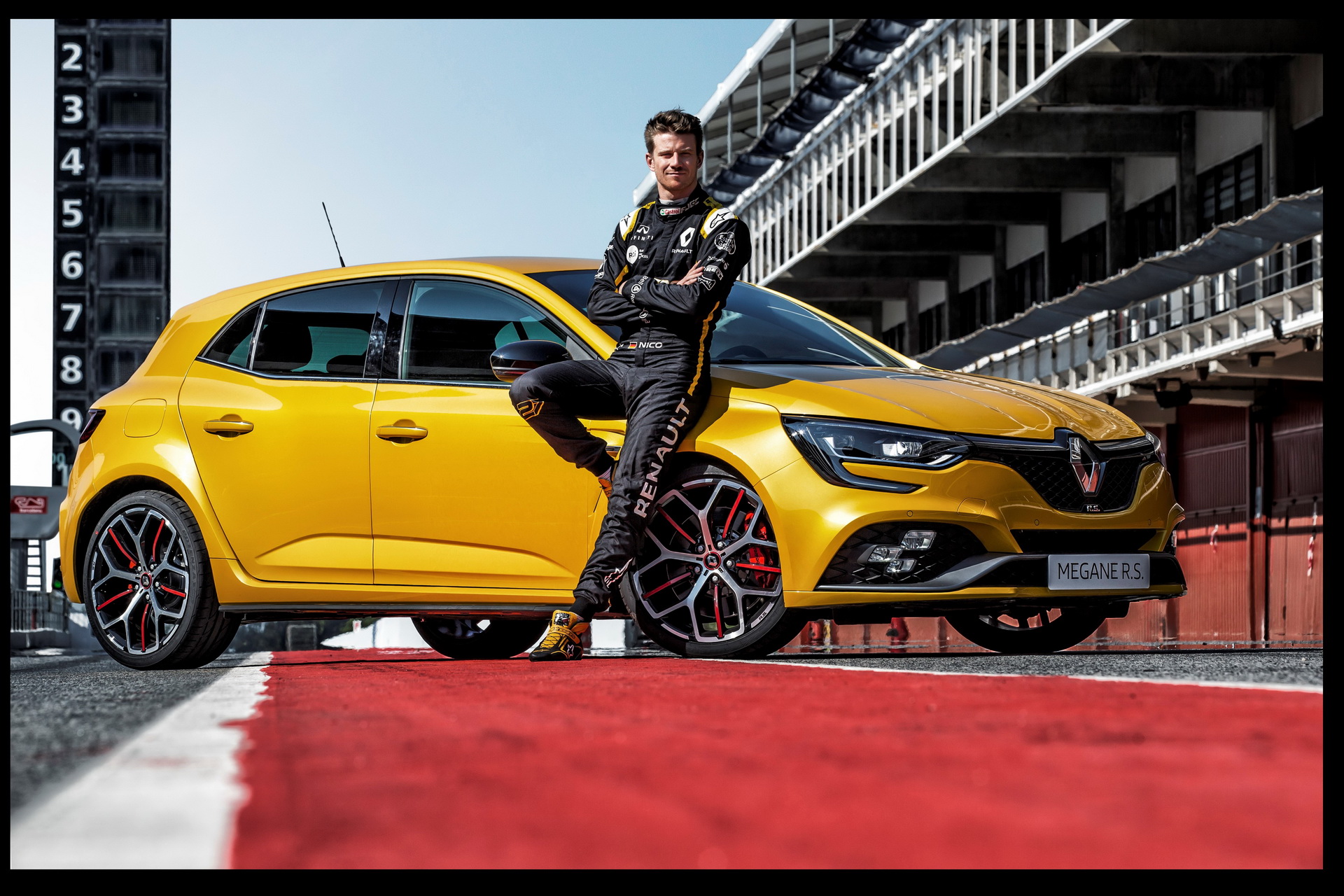 2019-renault-megane-rs-trophy-21 New Renault Megane RS Trophy With 296HP Is The Most Potent And Extreme Version Yet