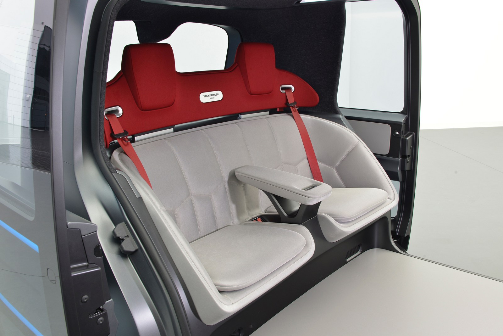 vw-sedric-concept-8 Watch Merkel And Chinese Premier Test Drive VW’s Autonomous SEDRIC Concept