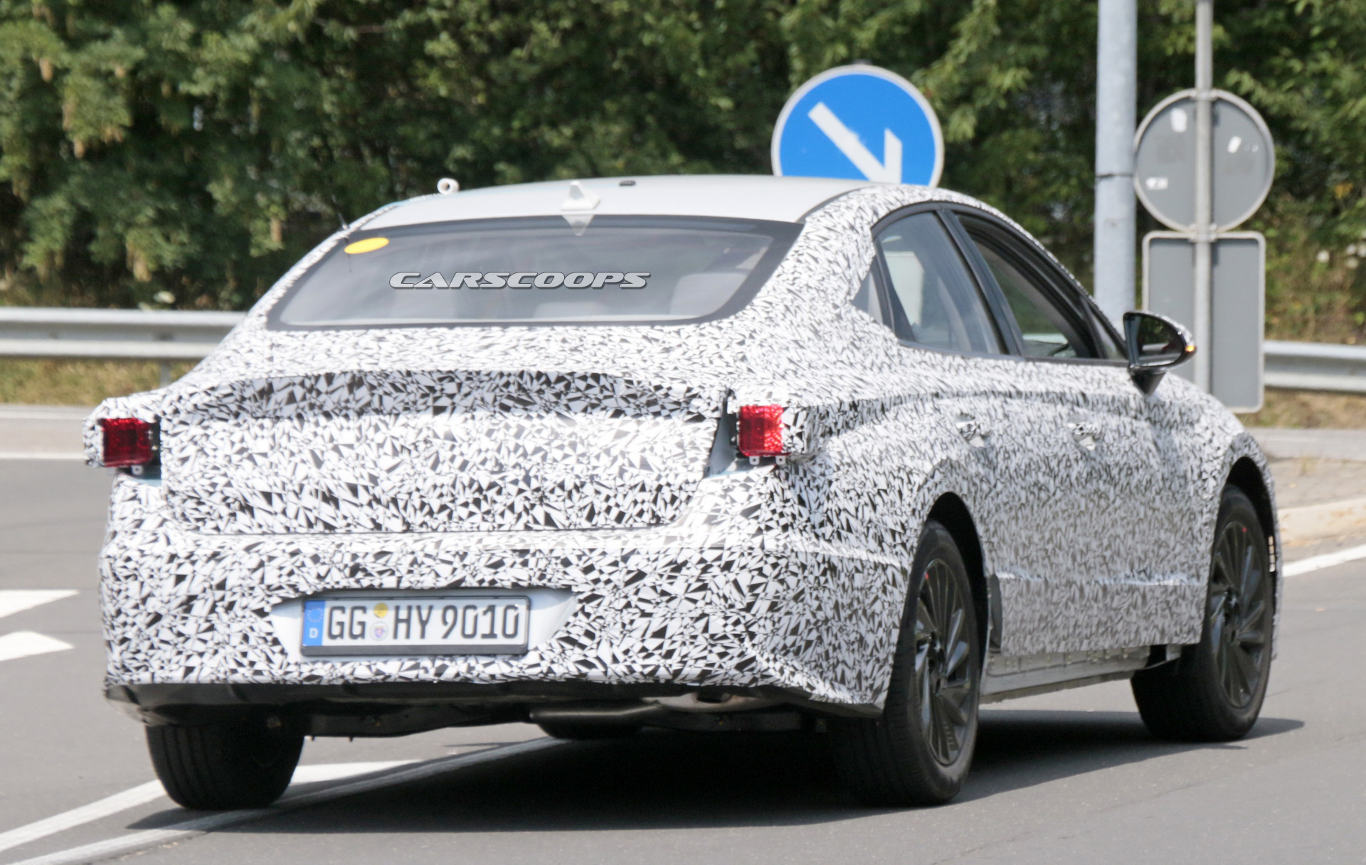 hyundai-sonata-i40-spy-first-time-12 All-New 2019 Hyundai i40 Spied With Sharper Looks, Could Preview Next Sonata Too