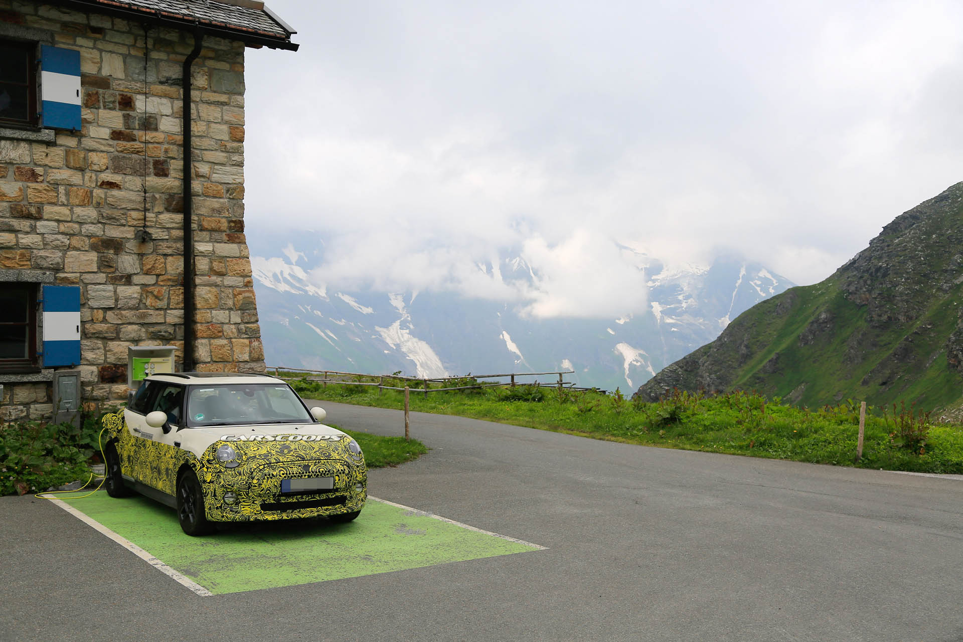 mini-electric-spy-shots-14 Mini Electric Looks Almost Ready To Plug In To The EV Market