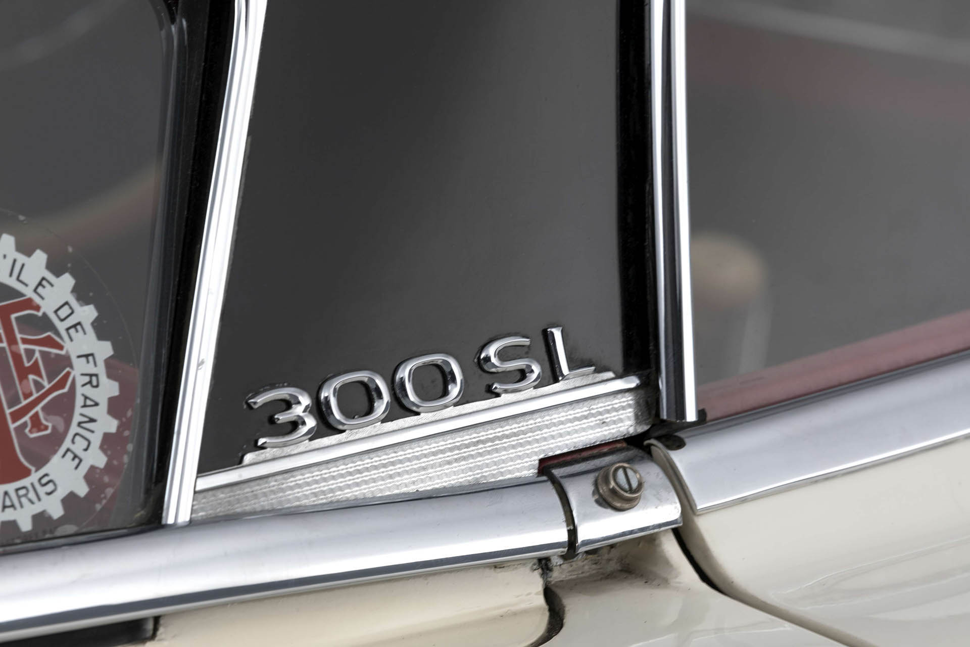 1963-Mercedes-Benz-300-SL-Roadster_28 This Factory-Fresh Mercedes 300 SL Doubled Its Estimate To Set A New World Record