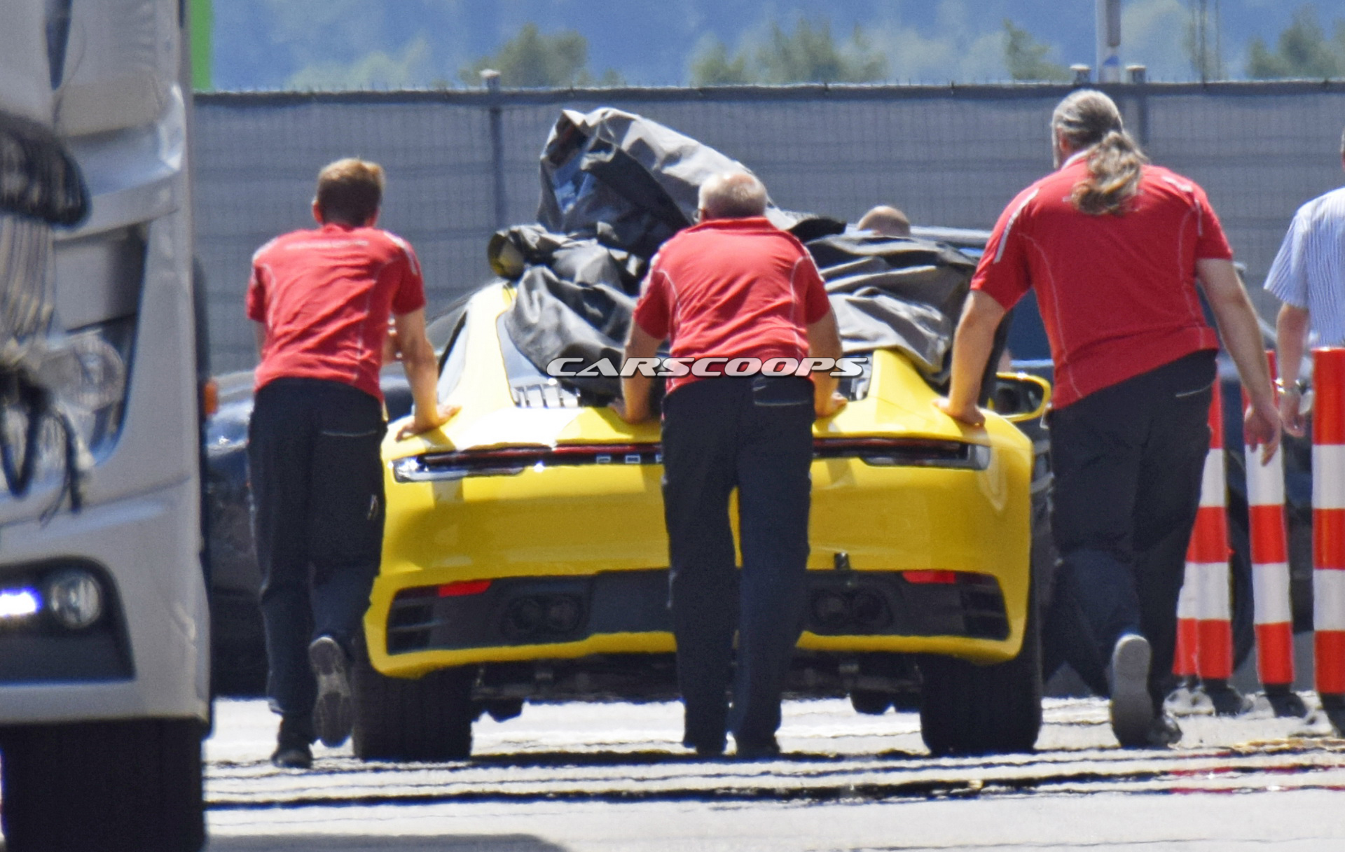 Porsche-992-Nocamo-1 2019 Porsche 911 Caught Undisguised Out In The Open – Again