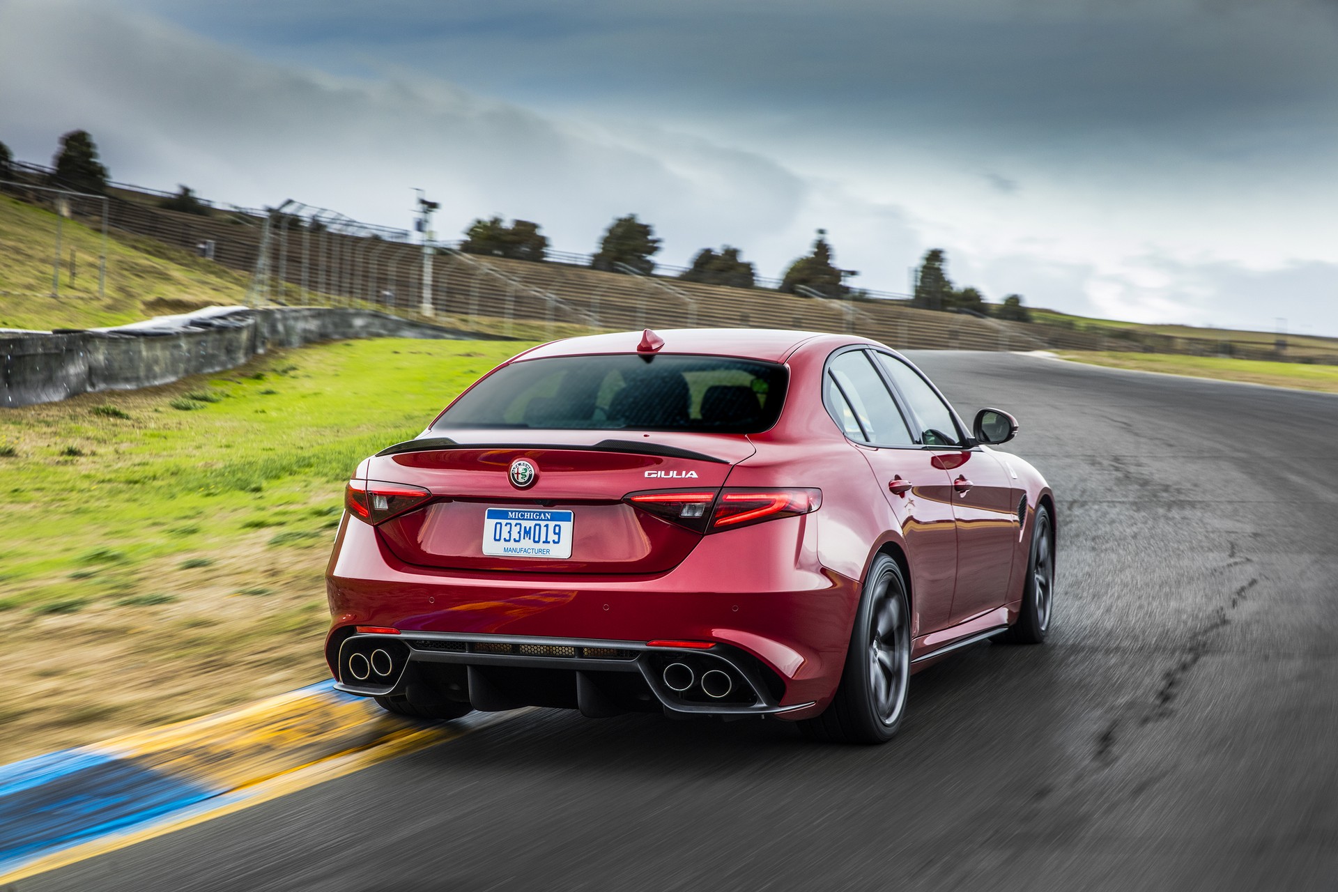2019-Alfa-Romeo-Giulia-63 2019 Alfa Romeo Giulia Gains New Styling Packages, Additional Equipment