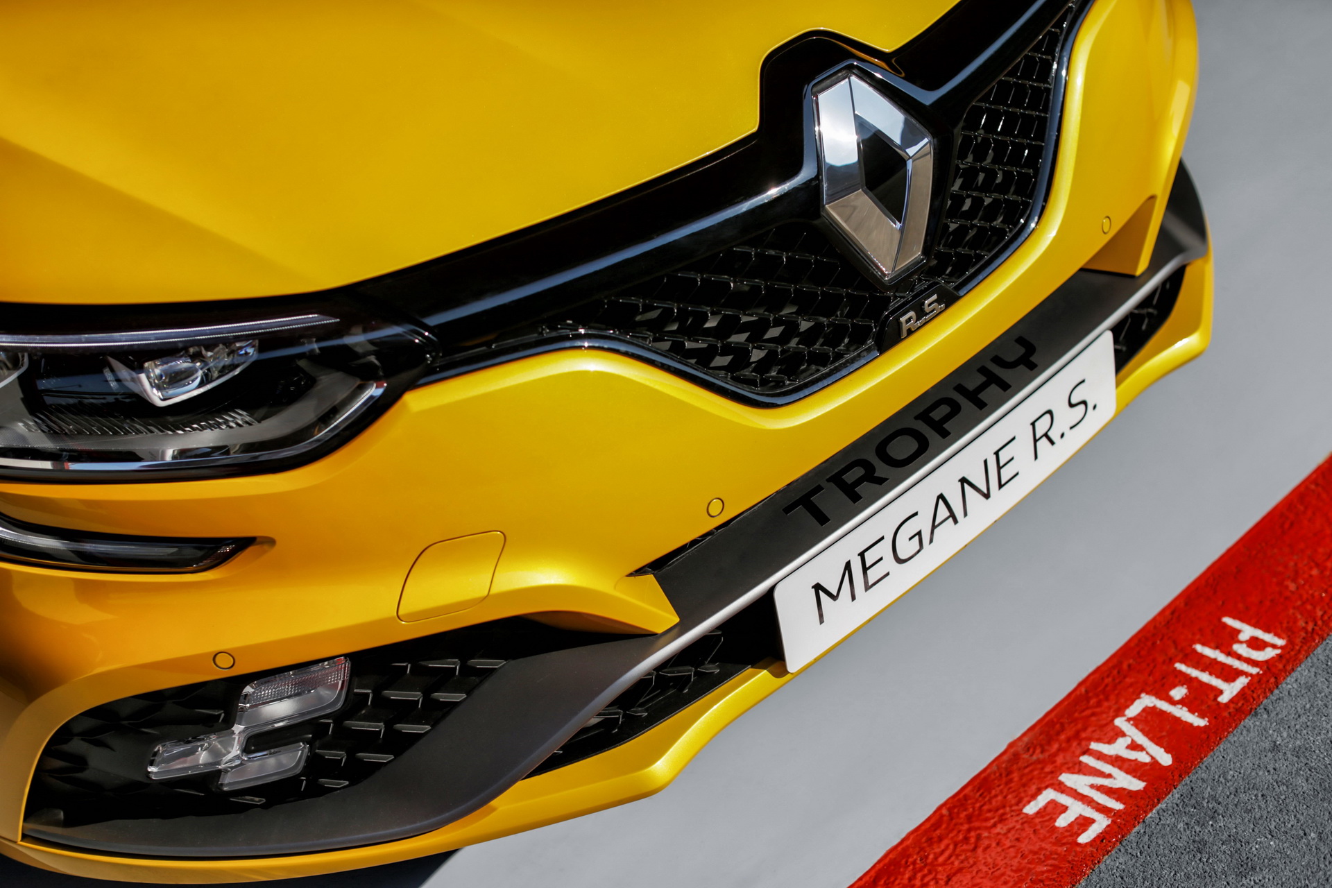 2019-renault-megane-rs-trophy-15 New Renault Megane RS Trophy With 296HP Is The Most Potent And Extreme Version Yet