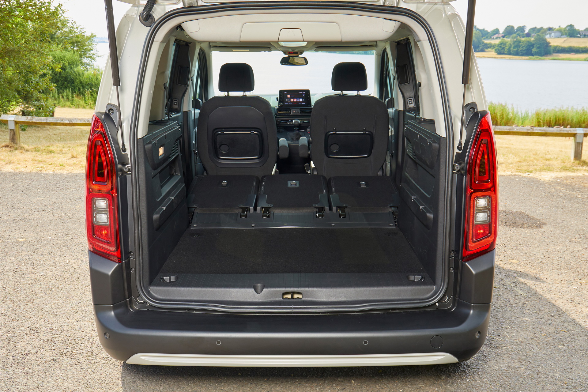 2019-citroen-berlingo-34 New Citroen Berlingo And Peugeot Rifter Go On Sale In The UK