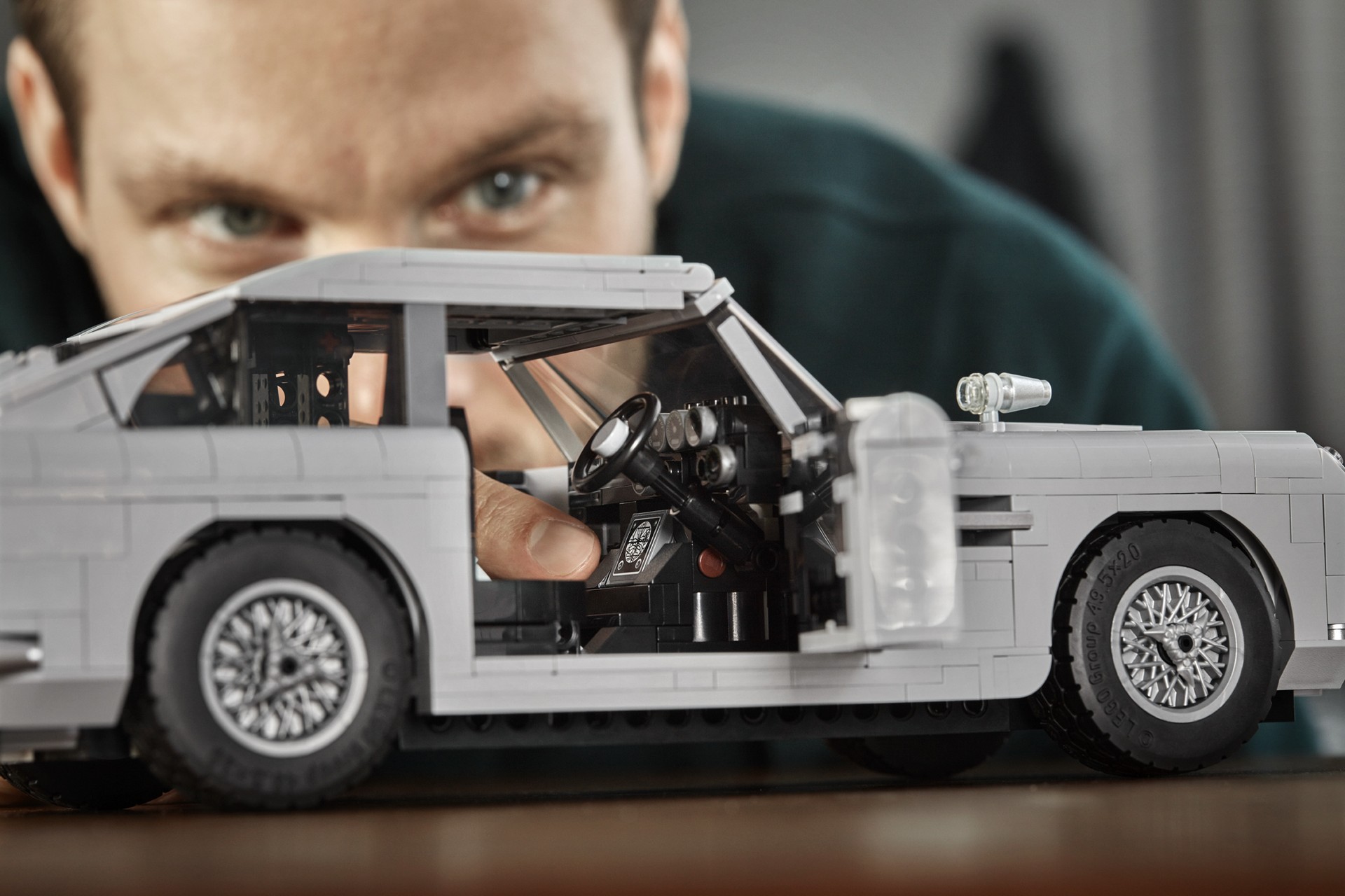 LEG0-Aston-Martin-DB5-72 LEGO’s James Bond Aston Martin DB5 Has A Working Ejector Seat