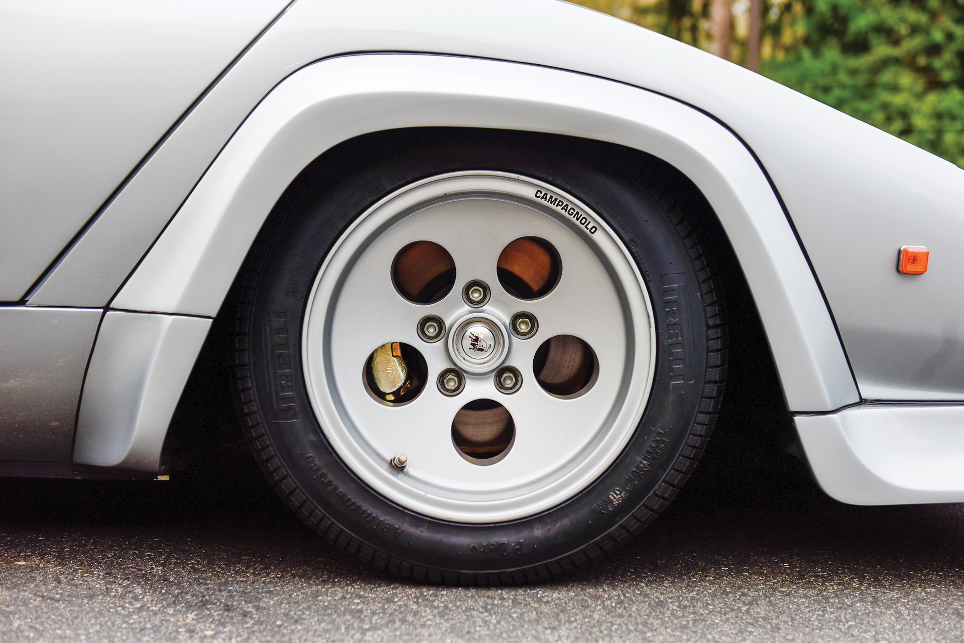 lamborghini-countach-series-ii-11 Fully Restored Lamborghini Countach Series II Will Have You Craving Money