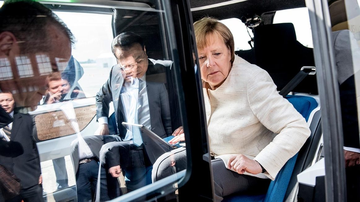 vw-sedric-concept-merkel Watch Merkel And Chinese Premier Test Drive VW’s Autonomous SEDRIC Concept