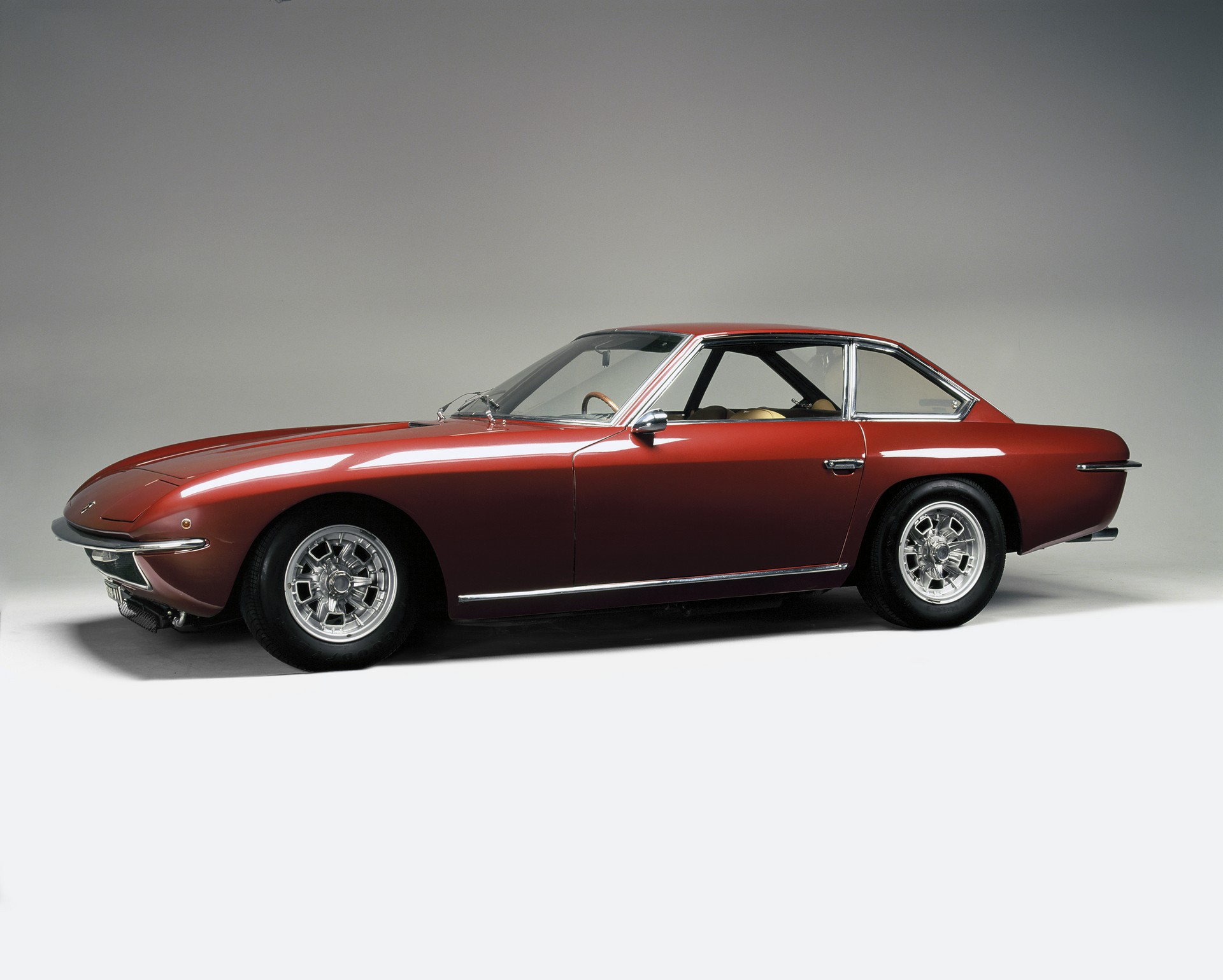 Lamborghini-Islero-4 Lamborghini Restores Classic Islero And Espada In Time For Their 50th Anniversary
