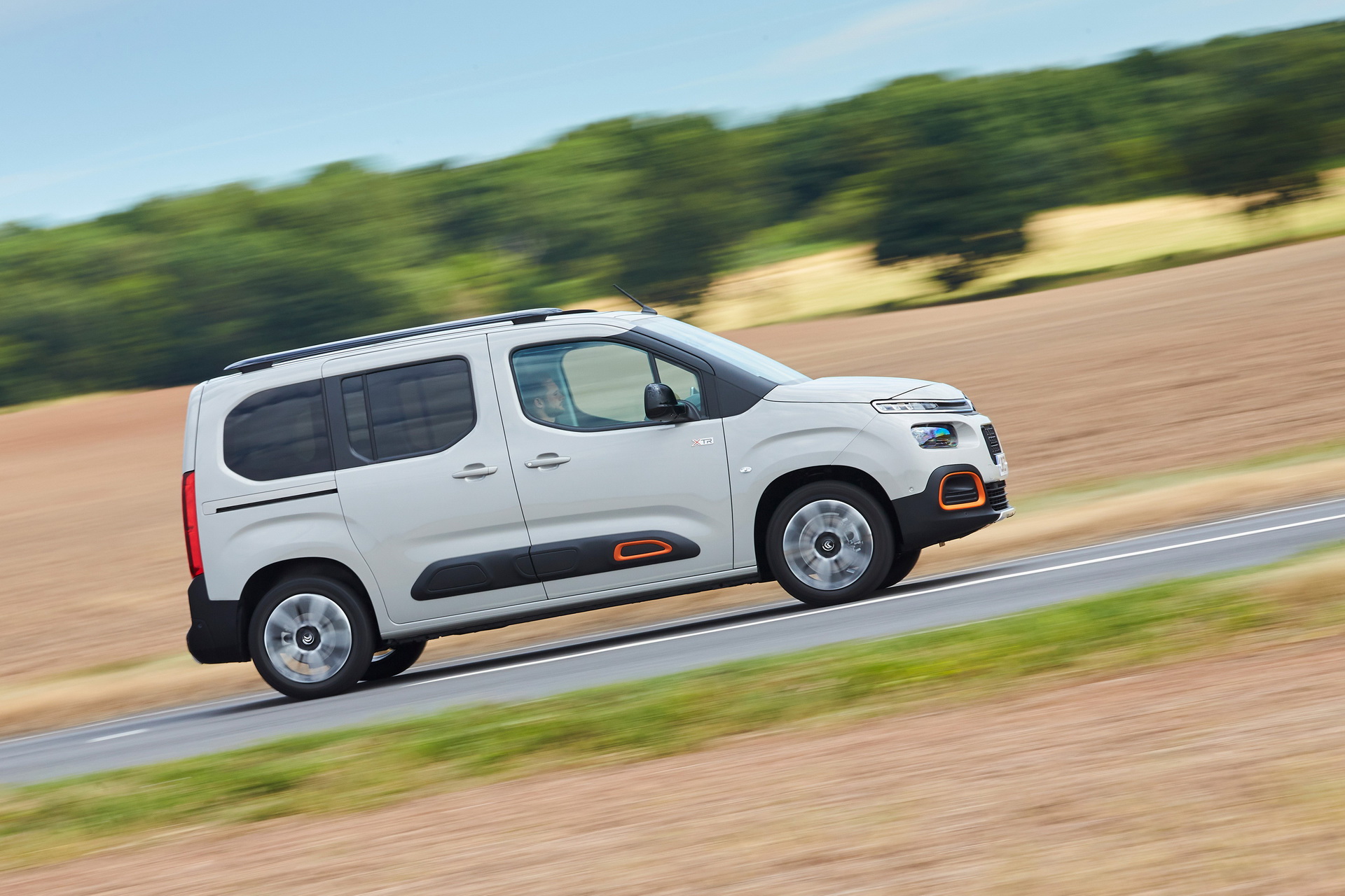 2019-citroen-berlingo-51 New Citroen Berlingo And Peugeot Rifter Go On Sale In The UK