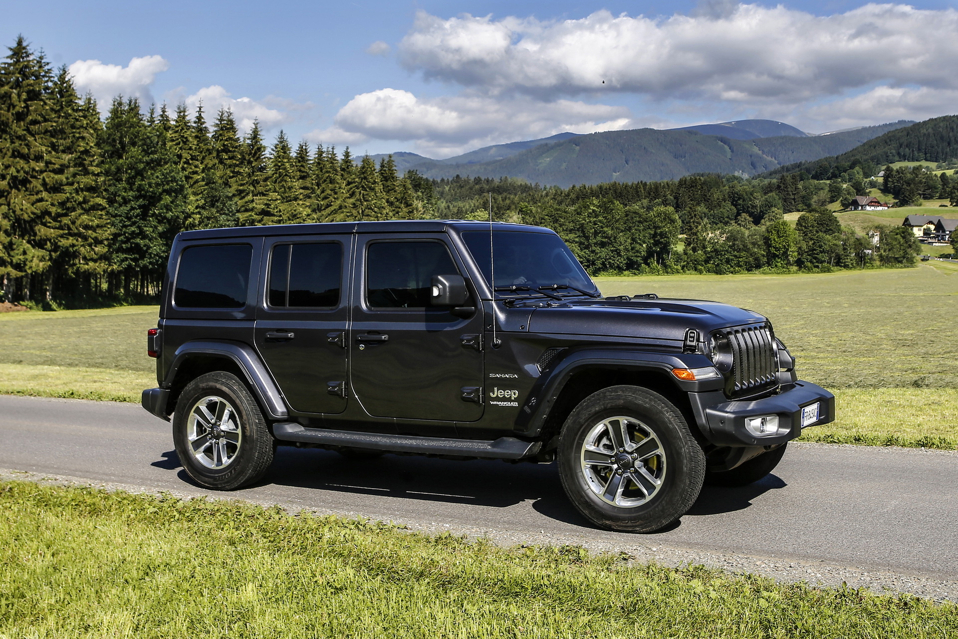 Jeep-Wrangler-69 Euro-spec Jeep Wrangler Detailed, Will Feature 197HP 4-Cylinder Diesel