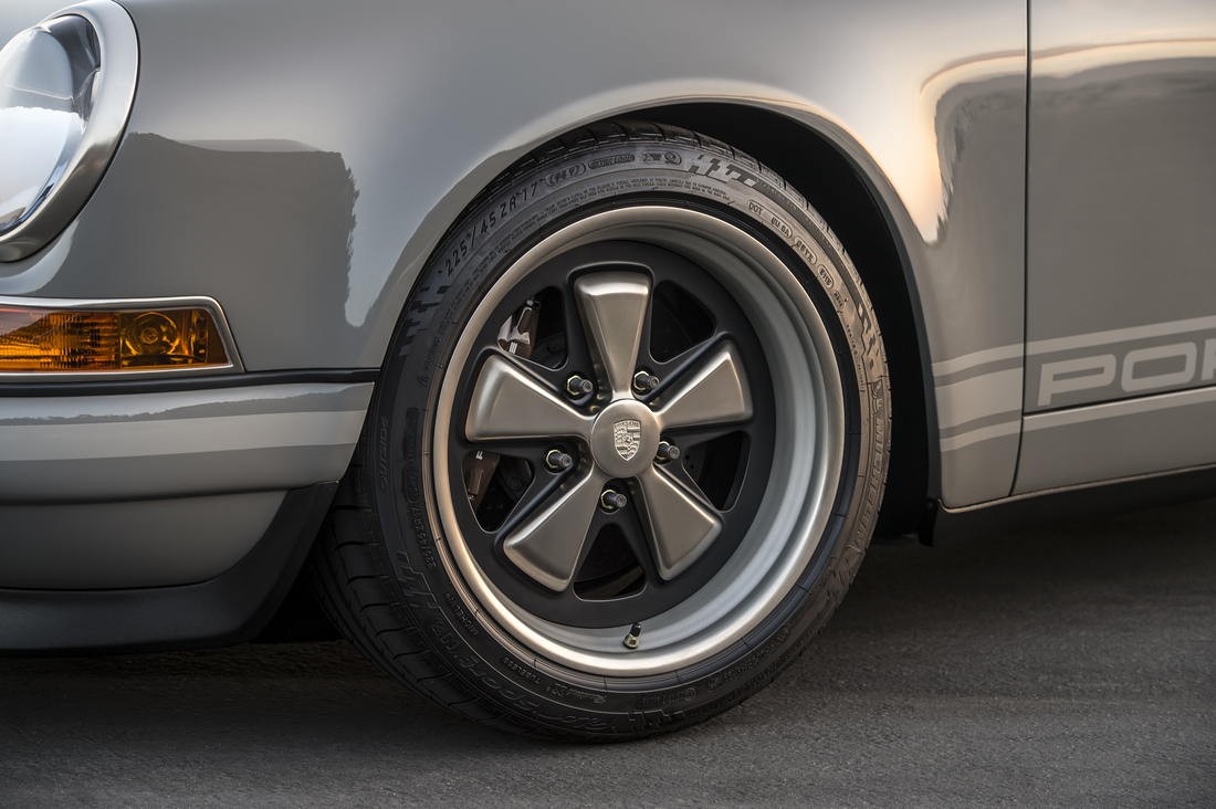 08-singer-911-qatar-1100x732 Start Your Week Off Right With 100+ Photos Of Singer Porsche Porn