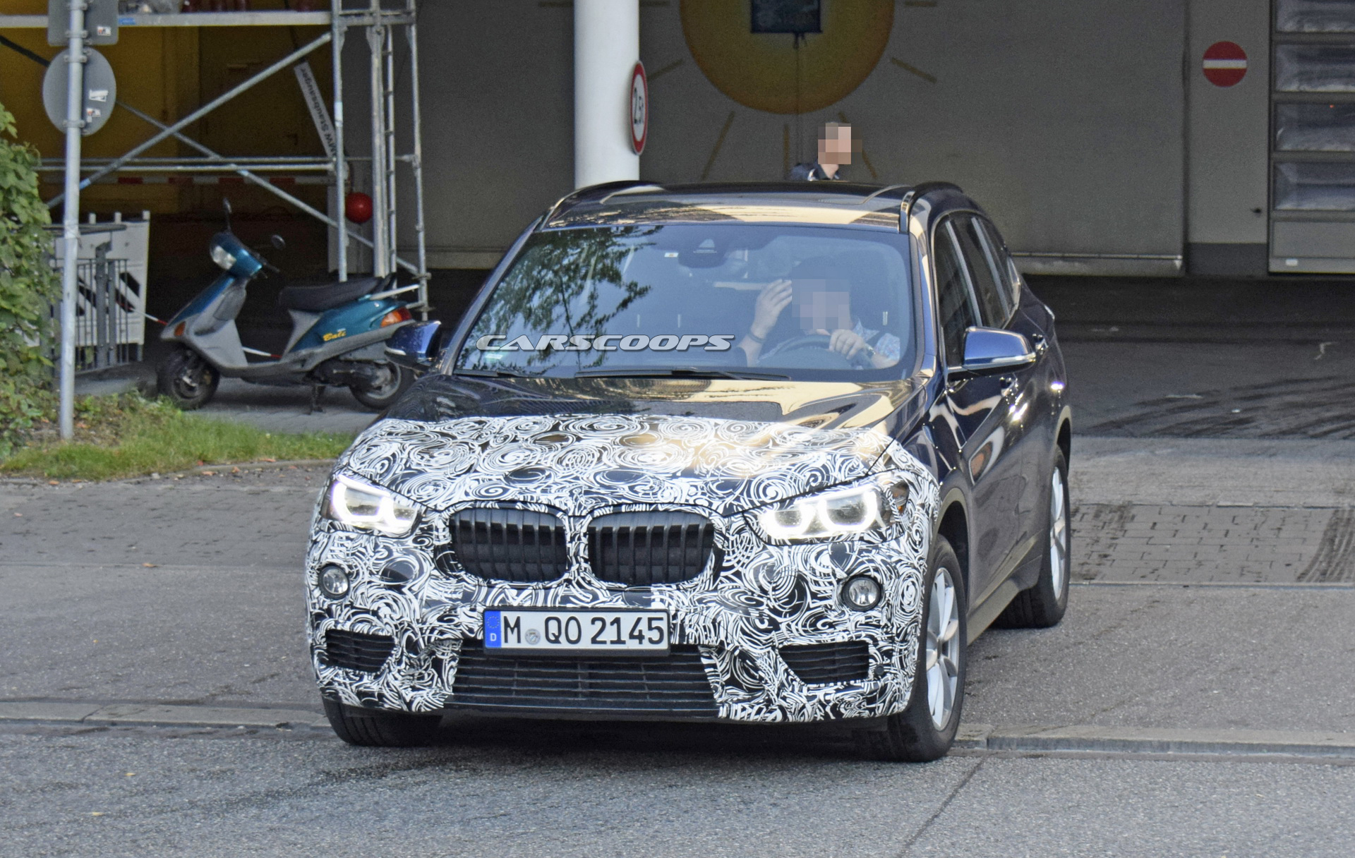 2019-bmw-x1-facelift-spy-shots-2 Updated 2019 BMW X1 Getting Ready For Audi’s All-New Q3