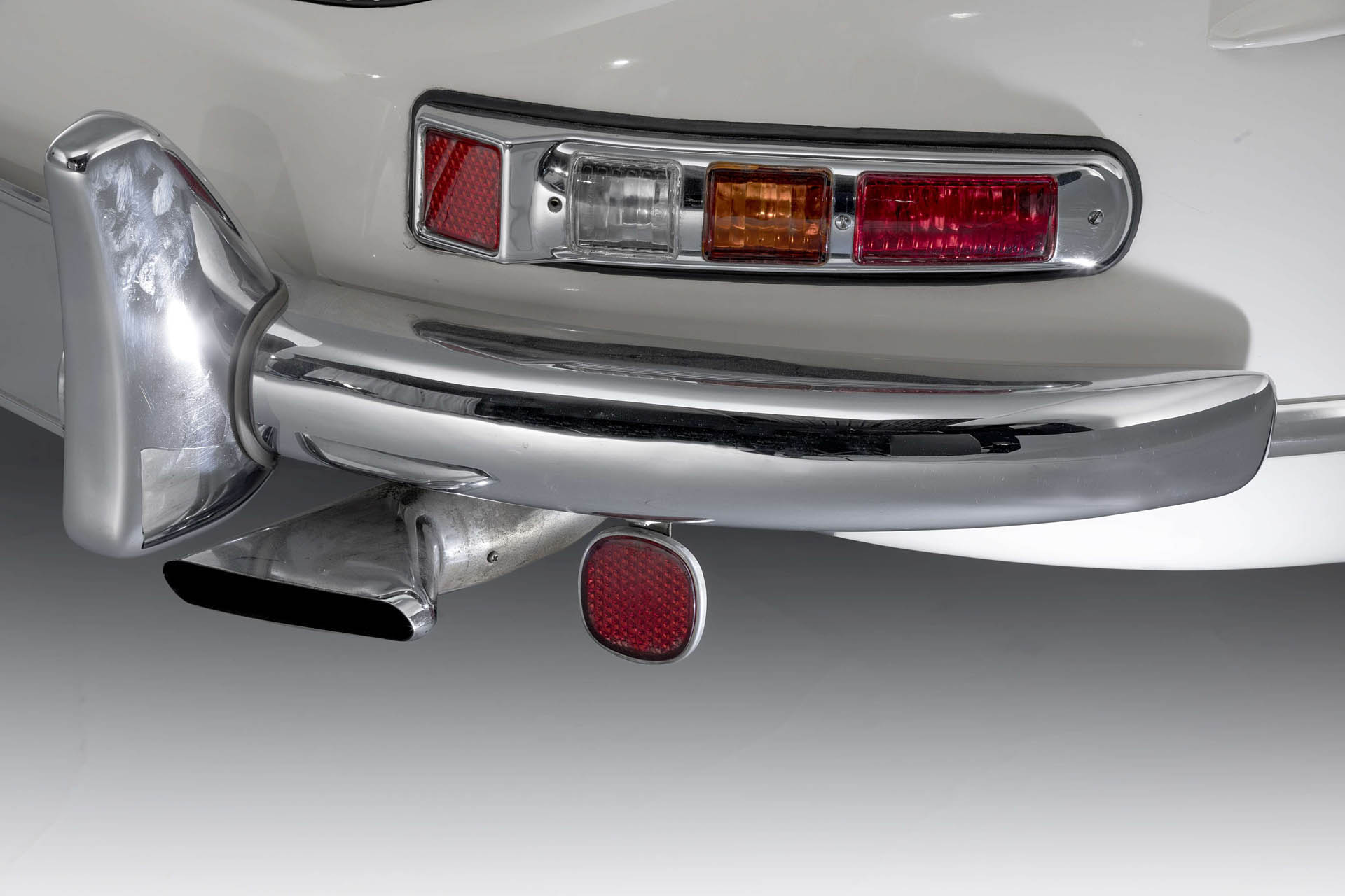 1963-Mercedes-Benz-300-SL-Roadster_29 This Factory-Fresh Mercedes 300 SL Doubled Its Estimate To Set A New World Record