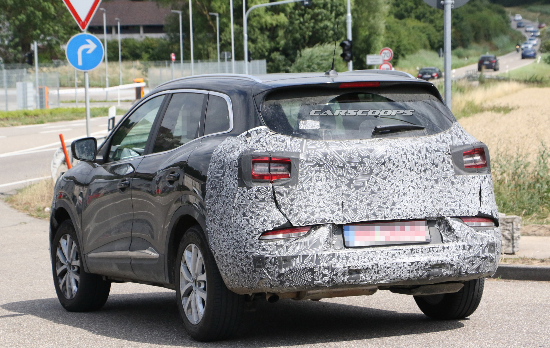 renault-kadjar-fl-spied-inside-out-8 Renault Kadjar Facelift Coming With Revamped Center Console