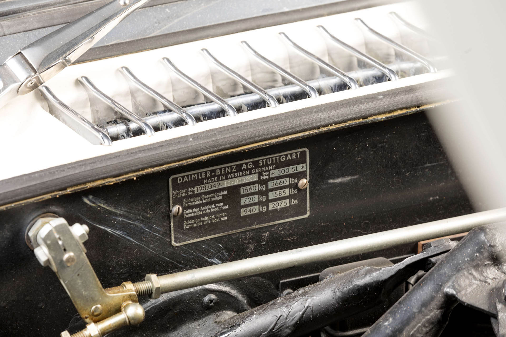 1963-Mercedes-Benz-300-SL-Roadster_20 This Factory-Fresh Mercedes 300 SL Doubled Its Estimate To Set A New World Record