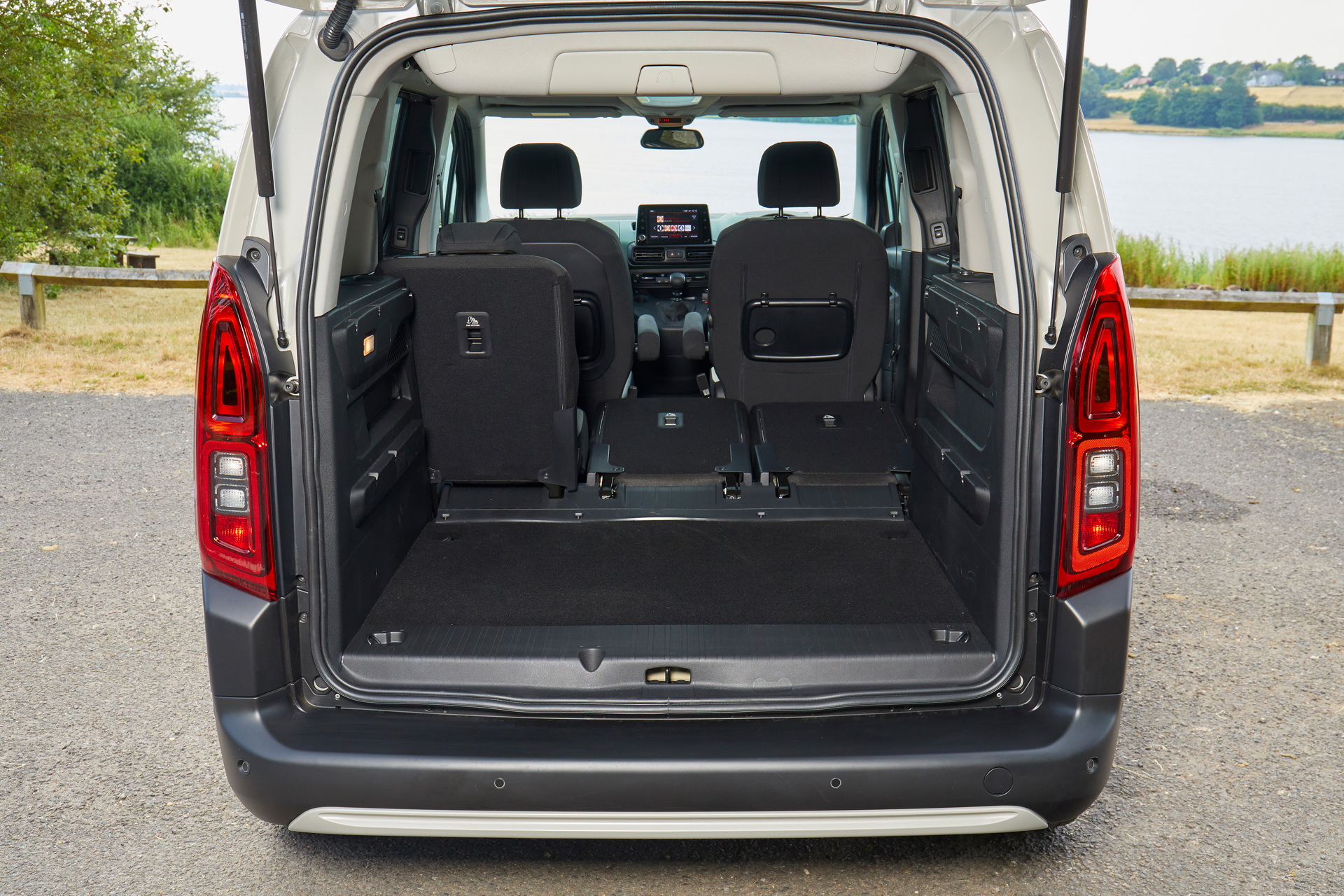 2019-citroen-berlingo-36 New Citroen Berlingo And Peugeot Rifter Go On Sale In The UK