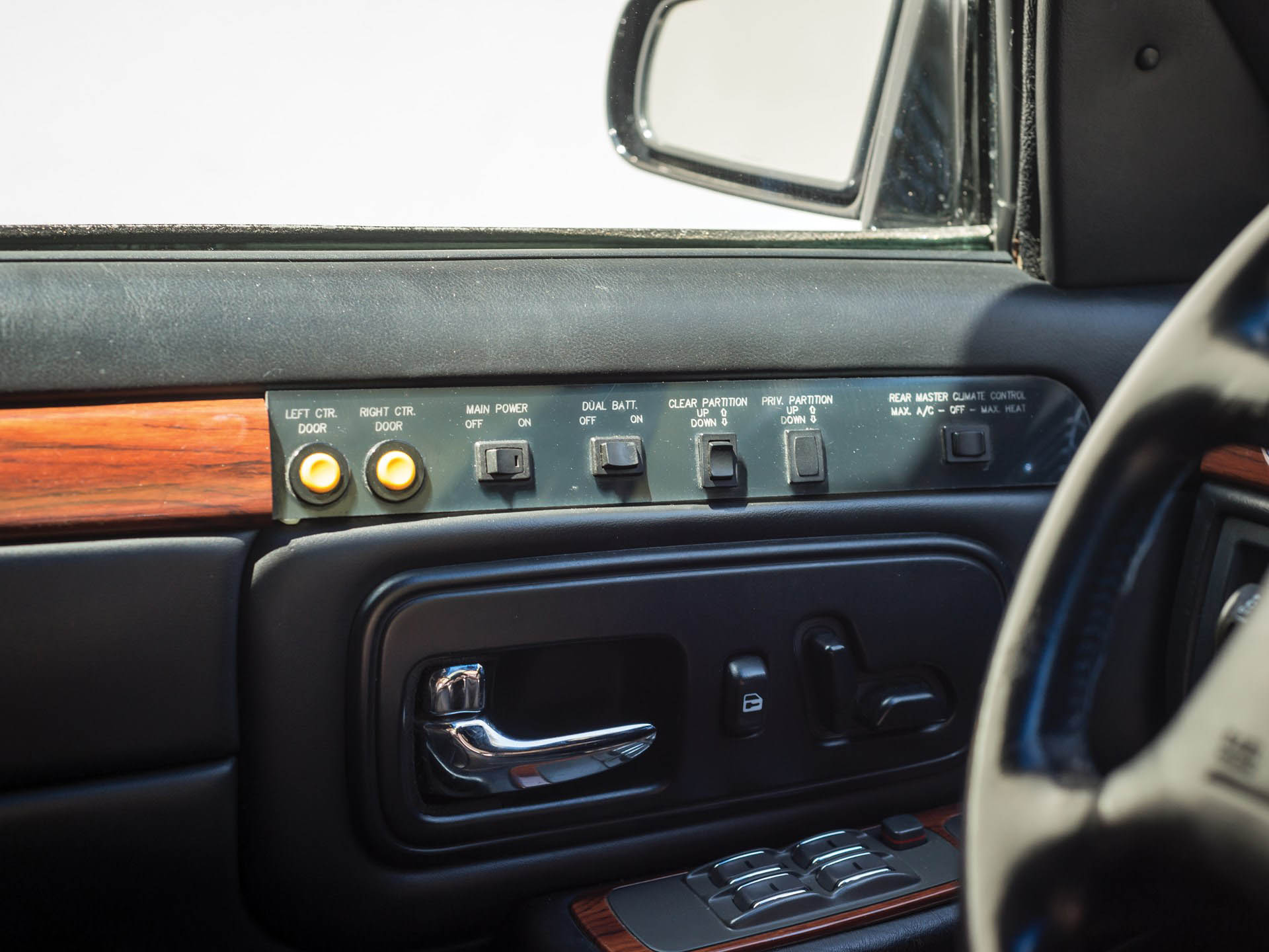 1999-Cadillac-Deville-Presidential-Limousine-15 This One Cadillac Isn’t Worth As Many Dead Presidents As You Might Think