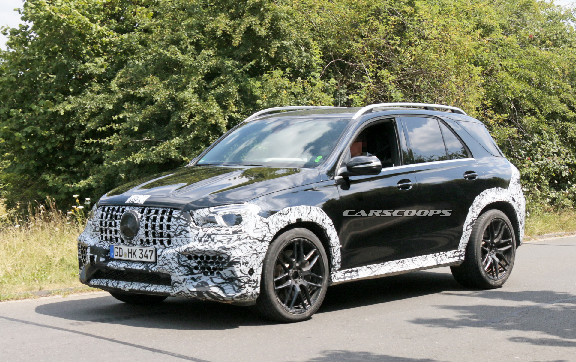 mercedes-amg-gle63-spy-less-camo-22 2019 Mercedes-AMG GLE 63 Sheds Most Of Its Camo To Reveal Familiar Look