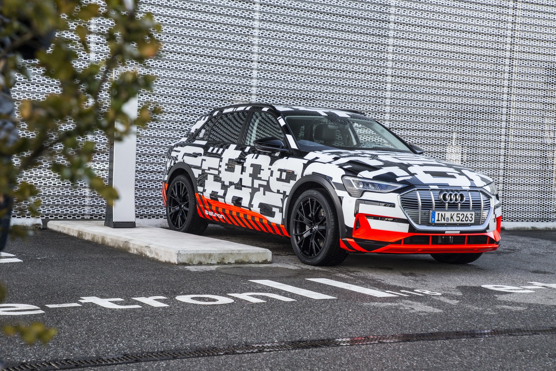 Audi e-tron-19 2019 Audi E-Tron Has Integrated Technology To Automatically Pay Tolls