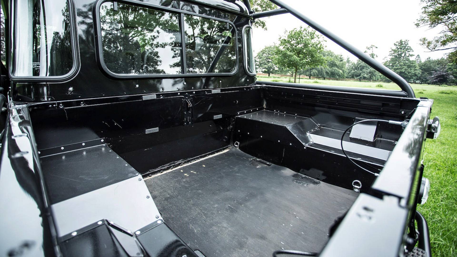 Land-Rover-Defender-James-Bond-Spectre-6 Channel Your Inner James Bond Villain With Land Rover Defender From Spectre