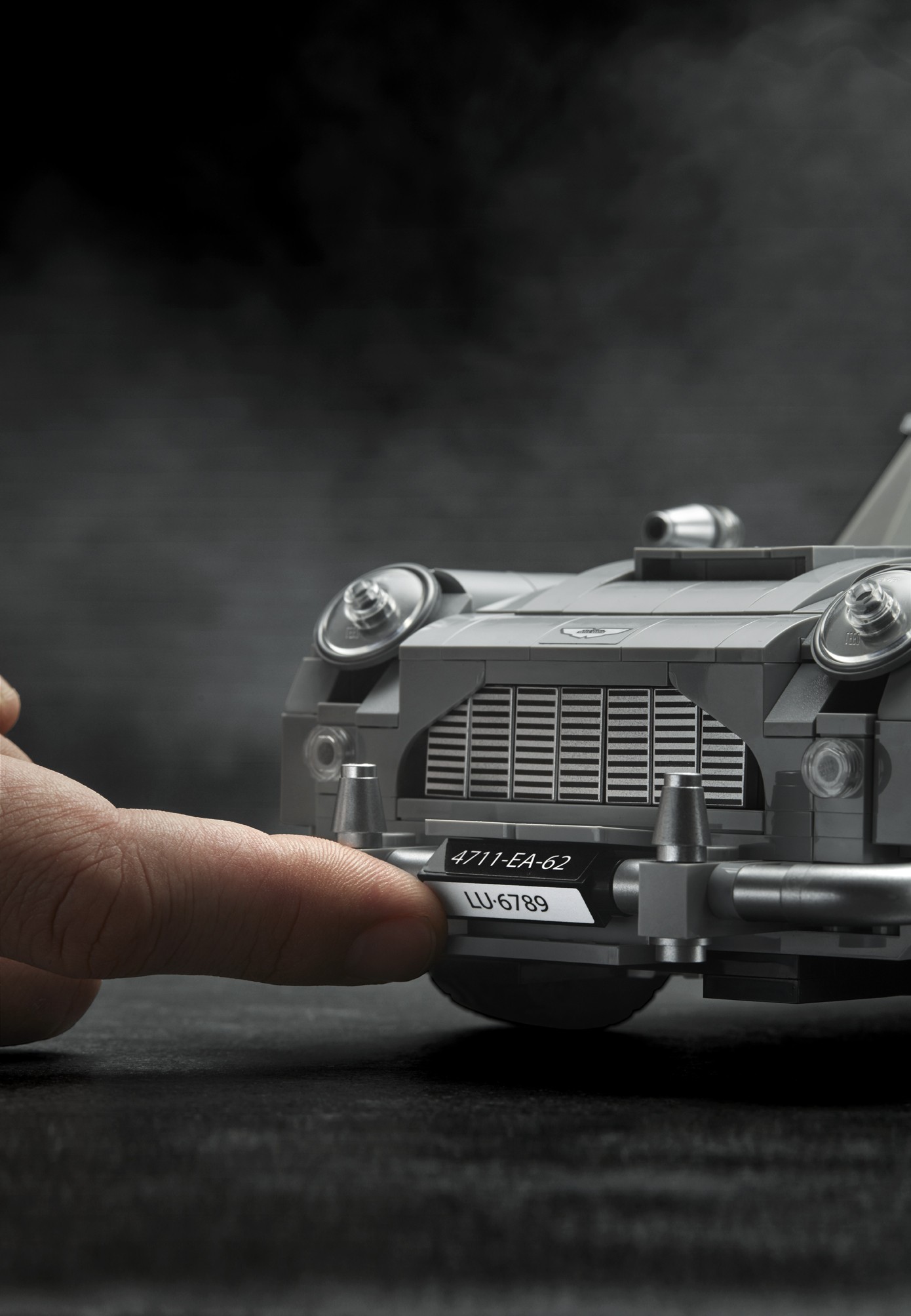 LEG0-Aston-Martin-DB5-54 LEGO’s James Bond Aston Martin DB5 Has A Working Ejector Seat