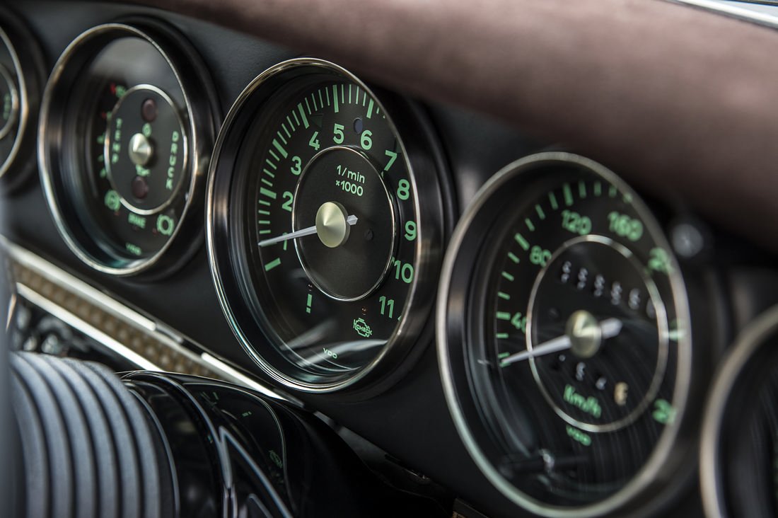 26-singer-911-hk4-1100x732 Start Your Week Off Right With 100+ Photos Of Singer Porsche Porn