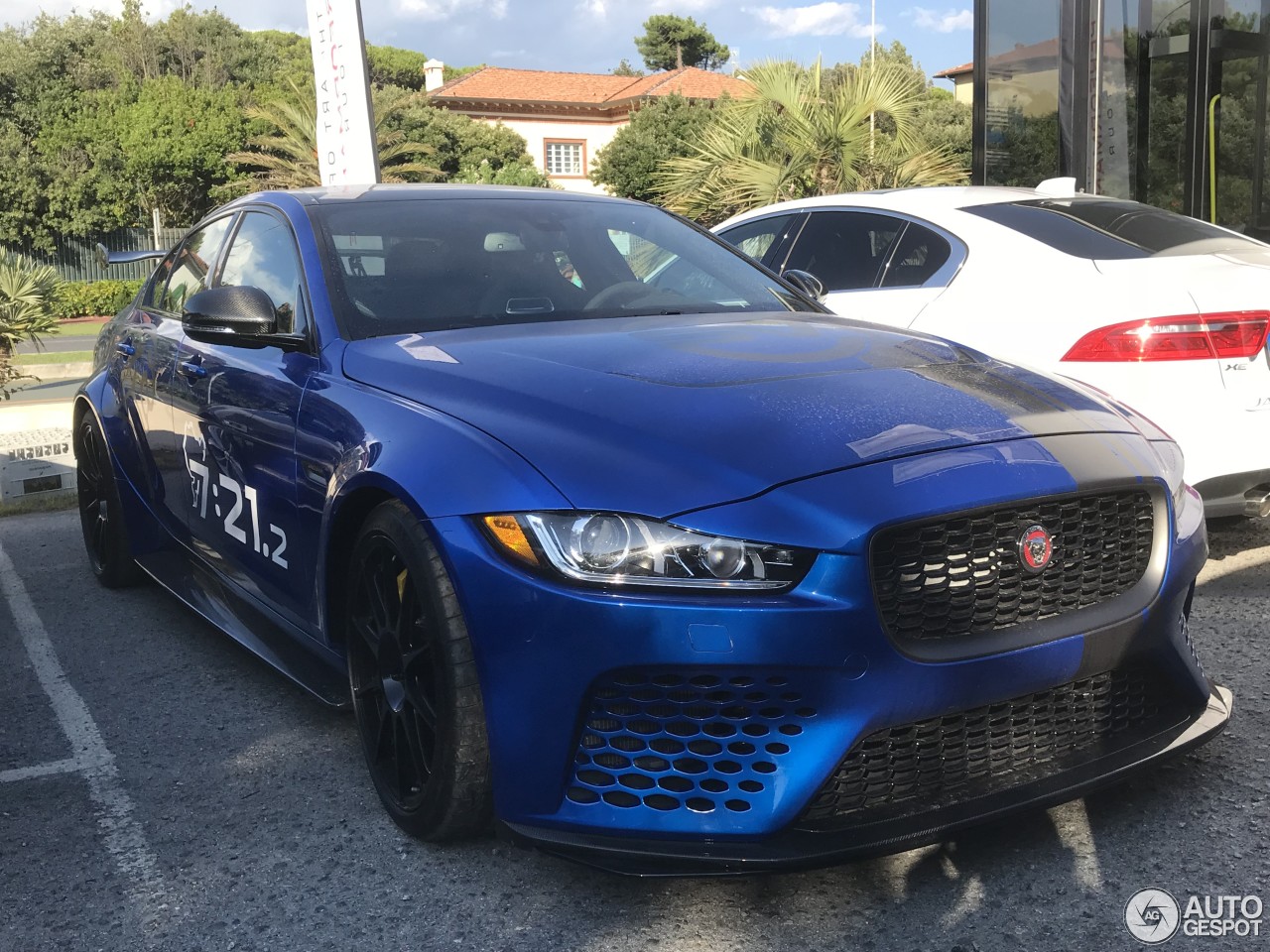 jaguar-xe-svproject-8-spotted-public-1 Jaguar XE SV Project 8 Spotted In Small Town In Tuscany