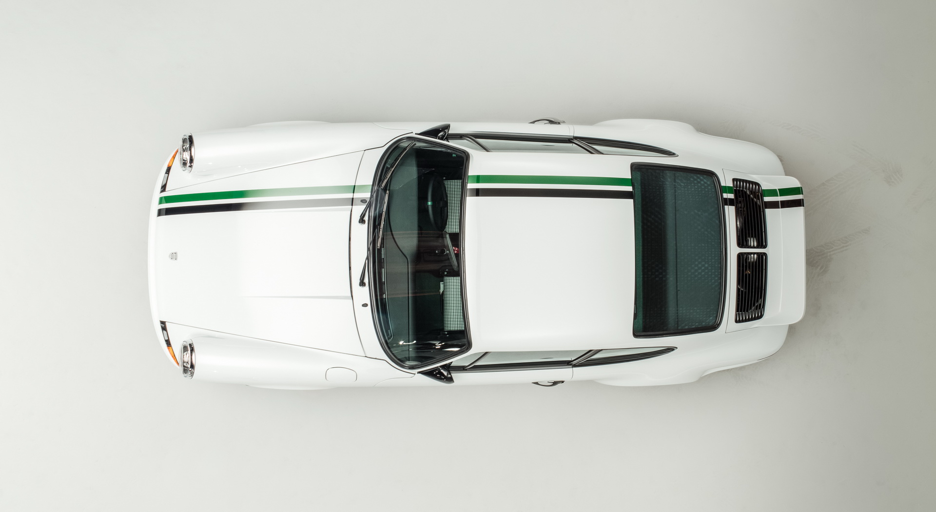 Porsche-911-LMClassic-20 Porsche 911 Le Mans Classic Clubsport Costs As Much As A New GT2 RS