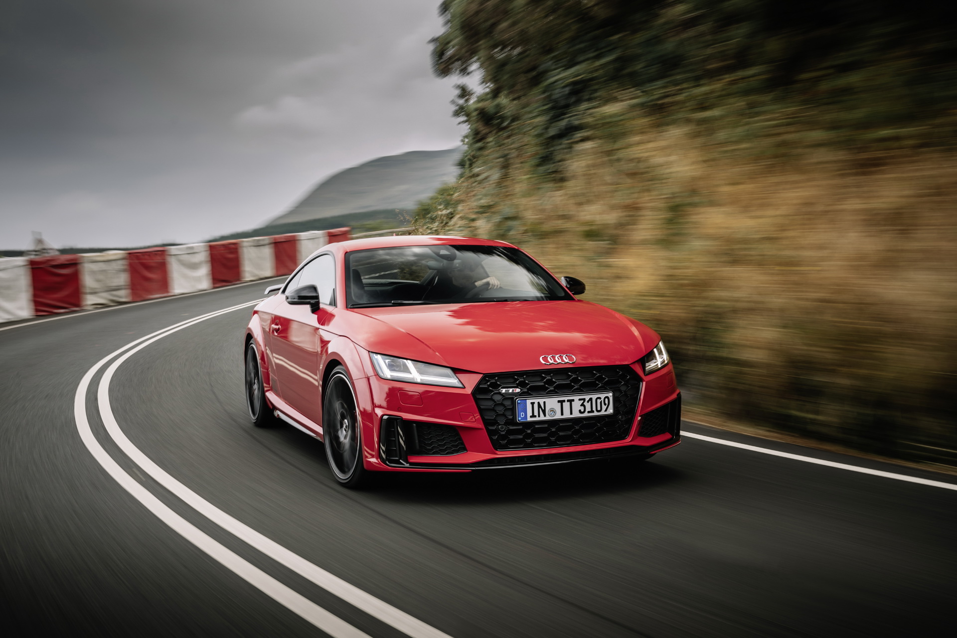 2019-Audi-TT-05 2019 Audi TT Facelift In Detail: Gets Special Anniversary Model, New 2.0lt Turbo Versions