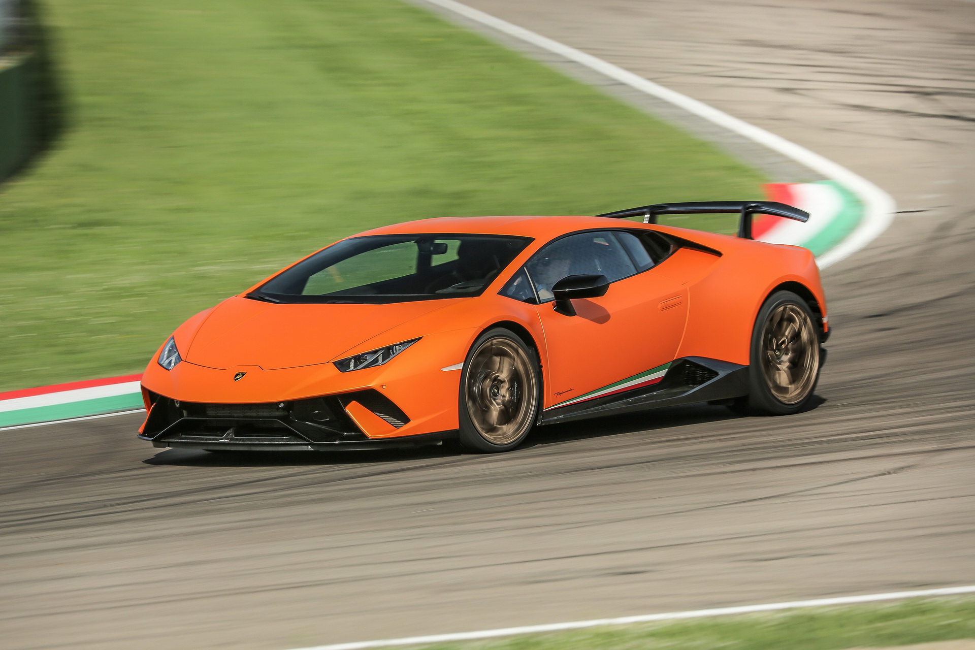 lamborghini-huracan-performante Lamborghini Delivers A Record 2,327 Cars In First Half Of 2018