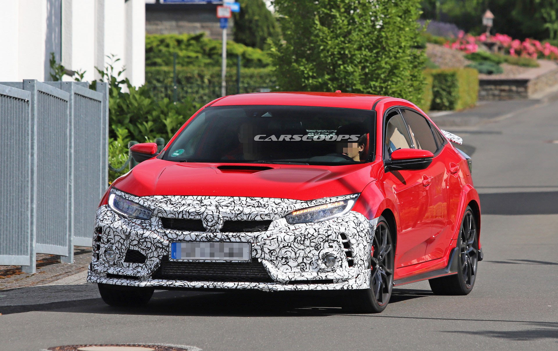 Honda-Civic-Type-R-Facelift-31 2019 Honda Civic Type R Facelift Spied With New Bumpers And Both Small And Large Rear Wing