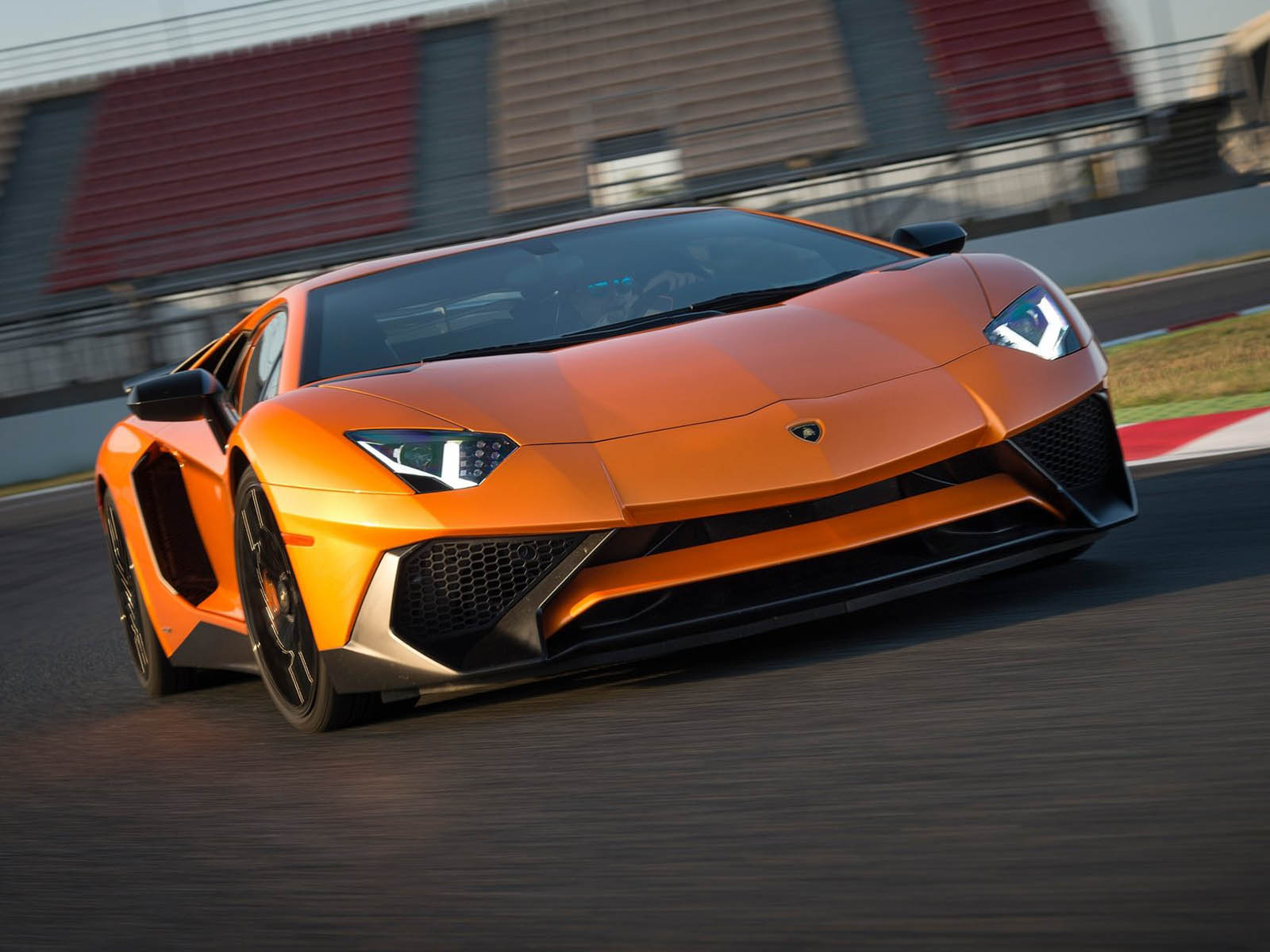 Lamborghini-Aventador_LP750-4_SV-2016-1600-0f The Lamborghini Aventador’s Having Trouble Downshifting