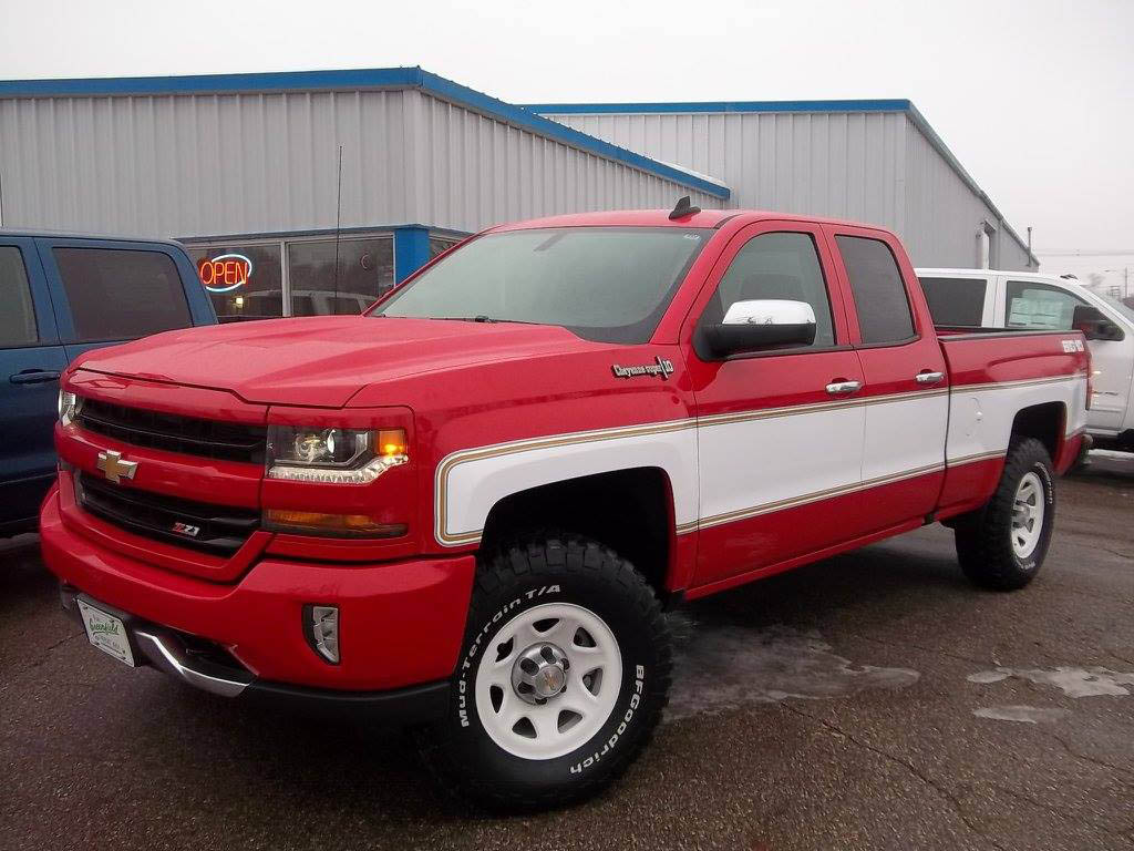blake-greenfield-chevy-silverado-01 Minnesota Dealer Makes Its Own Deliciously Retro Chevy Trucks