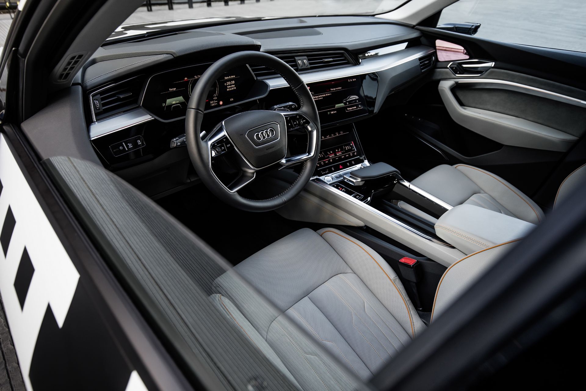 Audi-E-Tron-Interior-1 Audi Shows 2020 E-Tron Crossover’s Cabin That Gets Door Screens