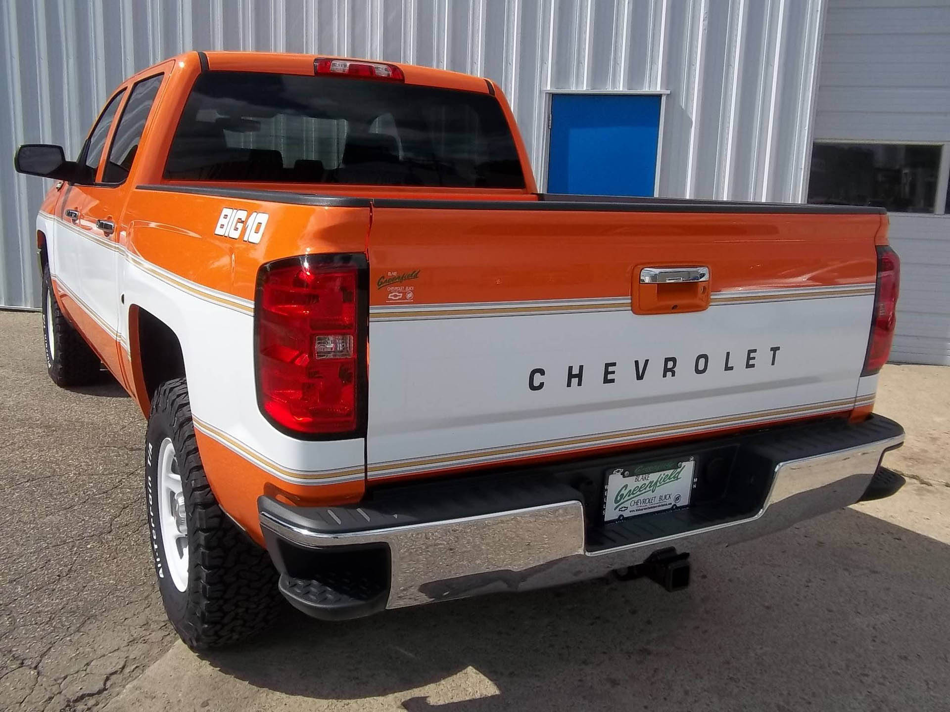 blake-greenfield-chevy-silverado-10 Minnesota Dealer Makes Its Own Deliciously Retro Chevy Trucks