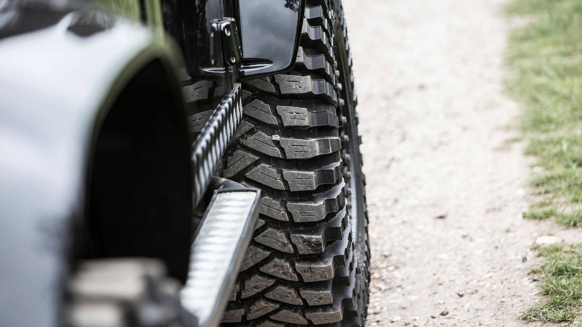 Land-Rover-Defender-James-Bond-Spectre-16 Channel Your Inner James Bond Villain With Land Rover Defender From Spectre