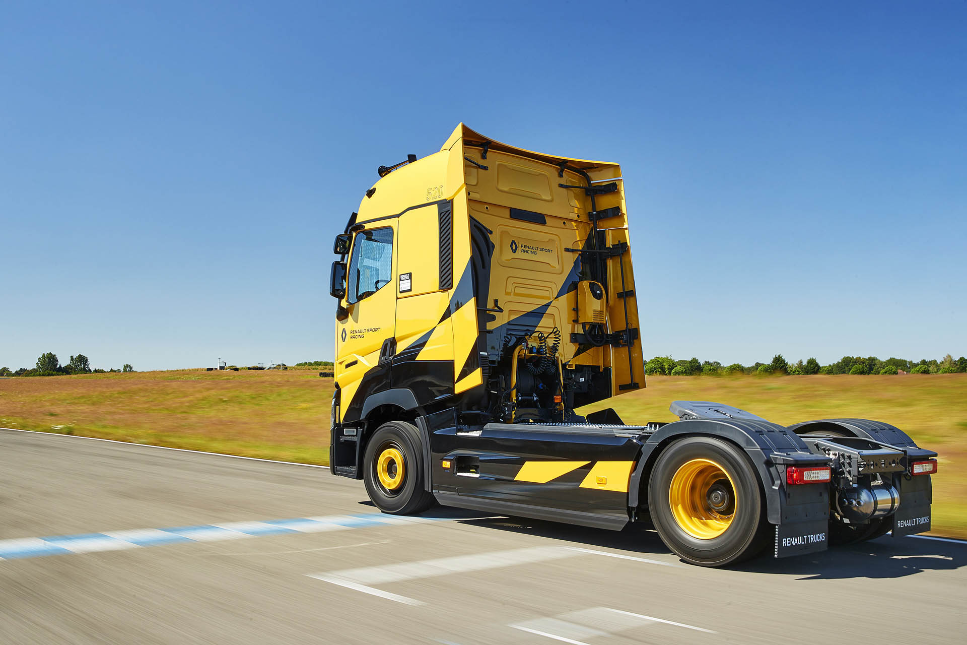 renault-t-high-renault-sport-racing-edition-09 Renault T High RS Racing Edition Is By No Means A Hot Hatch
